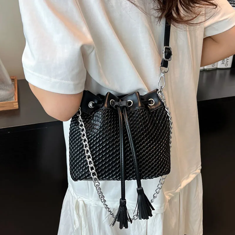 Women Leisure Bucket Bag Retro Large Capacity Shoulder Bags Trendy Versatile Mini Crossbody Pack Simple Black Small Handbags
Women Leisure Bucket Bag Retro Large Capacity Shoulder Bags Trendy Versatile Mini Crossbody Pack Simple Black Small Handbags
