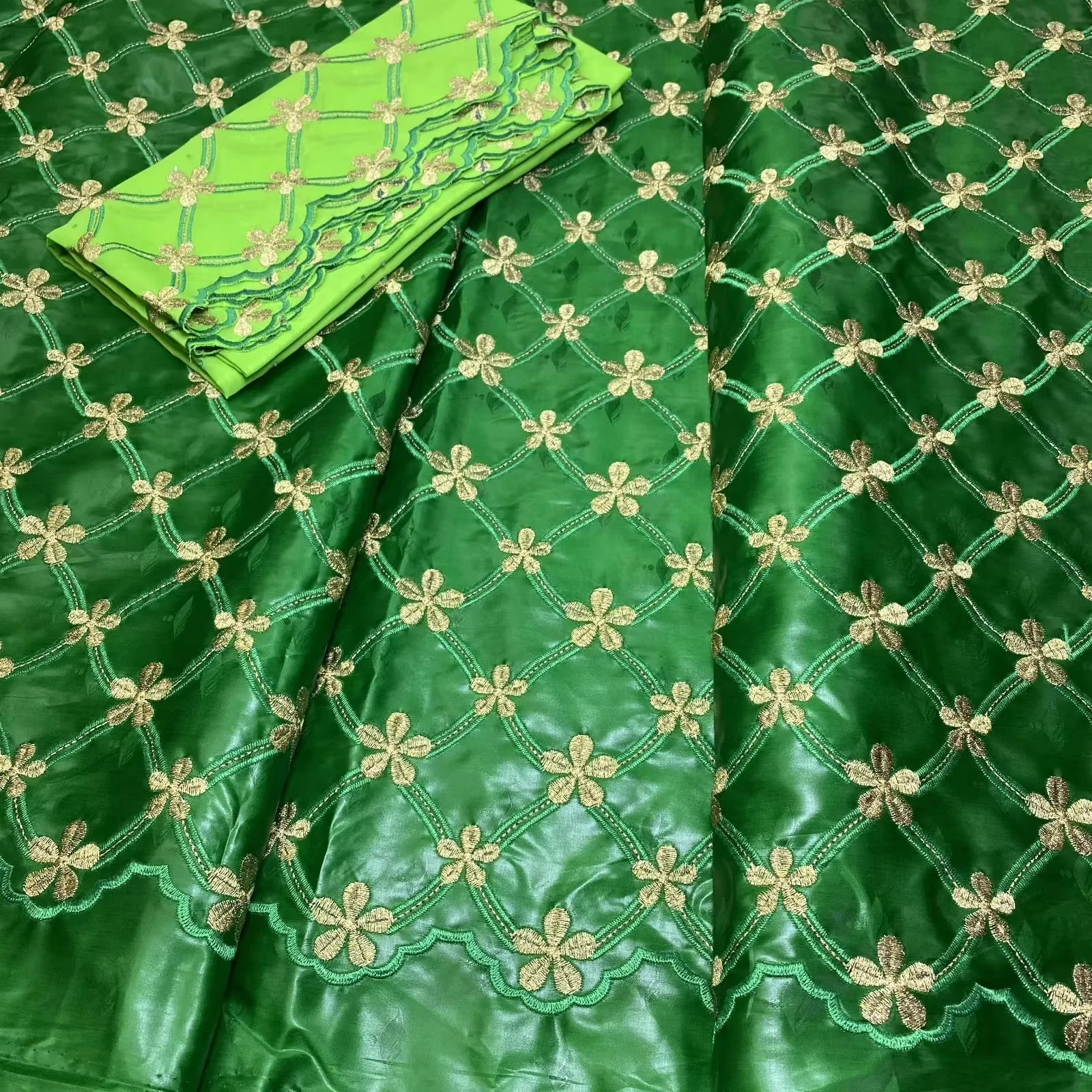 African Soft Fragrance Bazin Riche Embroidery Brocade Lace Fabric 2024 High Quality Cotton Bazin And Tulle Scarf 5+2 Yards Cloth
African Soft Fragrance Bazin Riche Embroidery Brocade Lace Fabric 2024 High Quality Cotton Bazin And Tulle Scarf 5+2 Yards Cloth