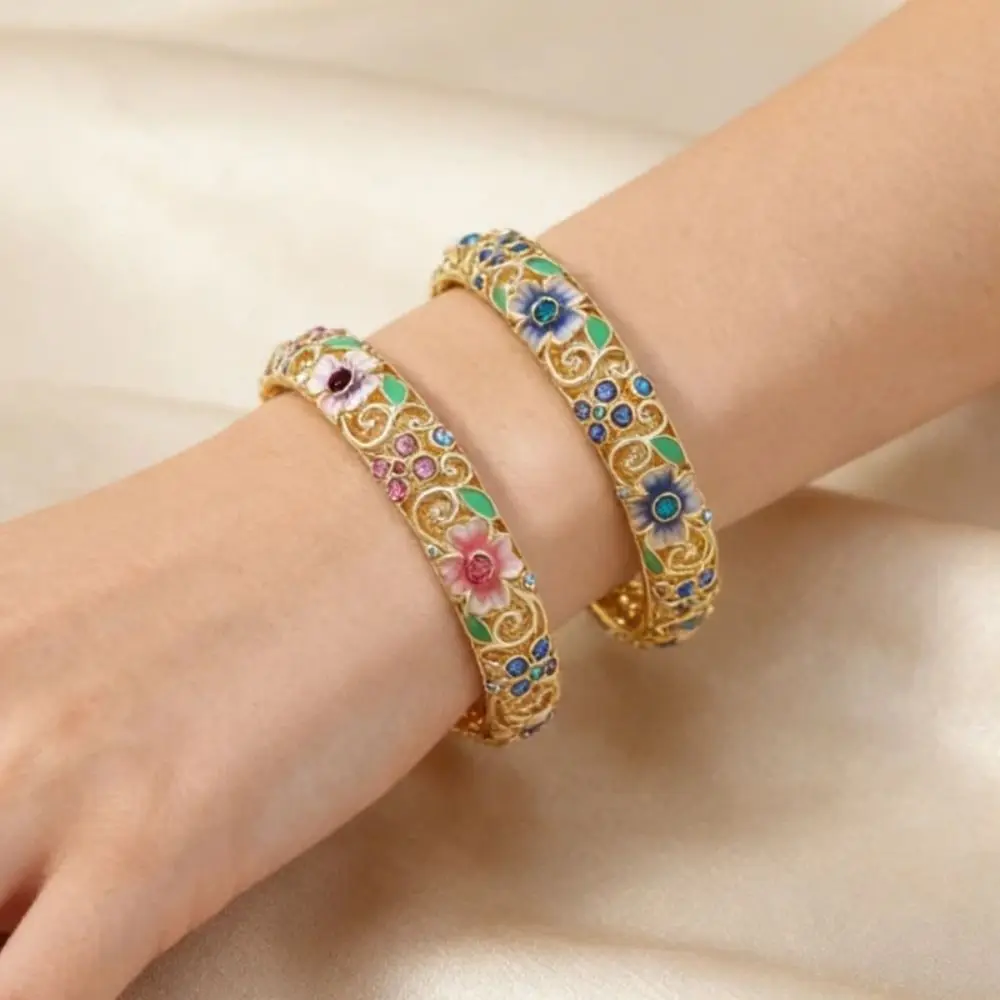 Double Layered Chinese Cloisonne Bangle Hollow Wire Exquisite Cloisonne Bracelet Zircon Elegant Enamel Art Jewelry
Double Layered Chinese Cloisonne Bangle Hollow Wire Exquisite Cloisonne Bracelet Zircon Elegant Enamel Art Jewelry