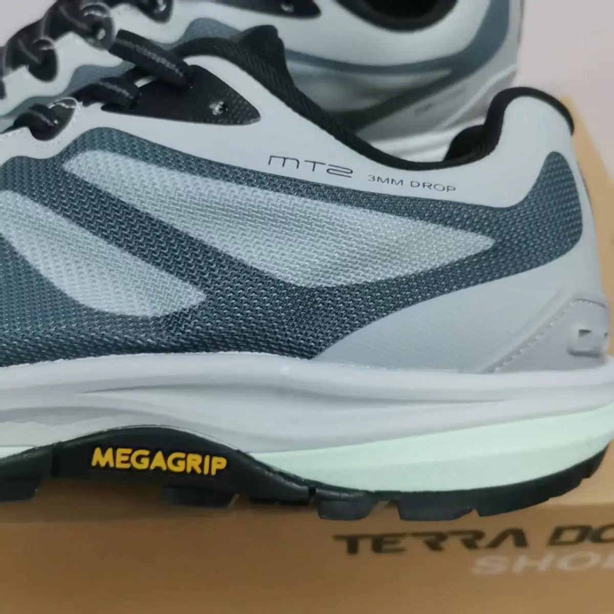 Новая спортивная обувь, мужские летние кроссовки с дышащей сеткой, легкая прогулочная повседневная обувь, женская обувь
Новая спортивная обувь, мужские летние кроссовки с дышащей сеткой, легкая прогулочная повседневная обувь, женская обувь