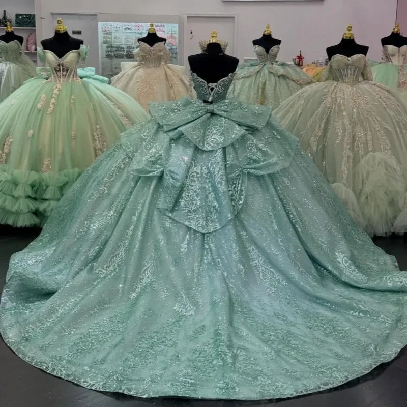 Mint Green Shiny Quinceanera Dresses Off Shoulder Ball Gown Sweet 16 Dress Sequin Applique Lace Beading Crystal Bow Tull
Mint Green Shiny Quinceanera Dresses Off Shoulder Ball Gown Sweet 16 Dress Sequin Applique Lace Beading Crystal Bow Tull