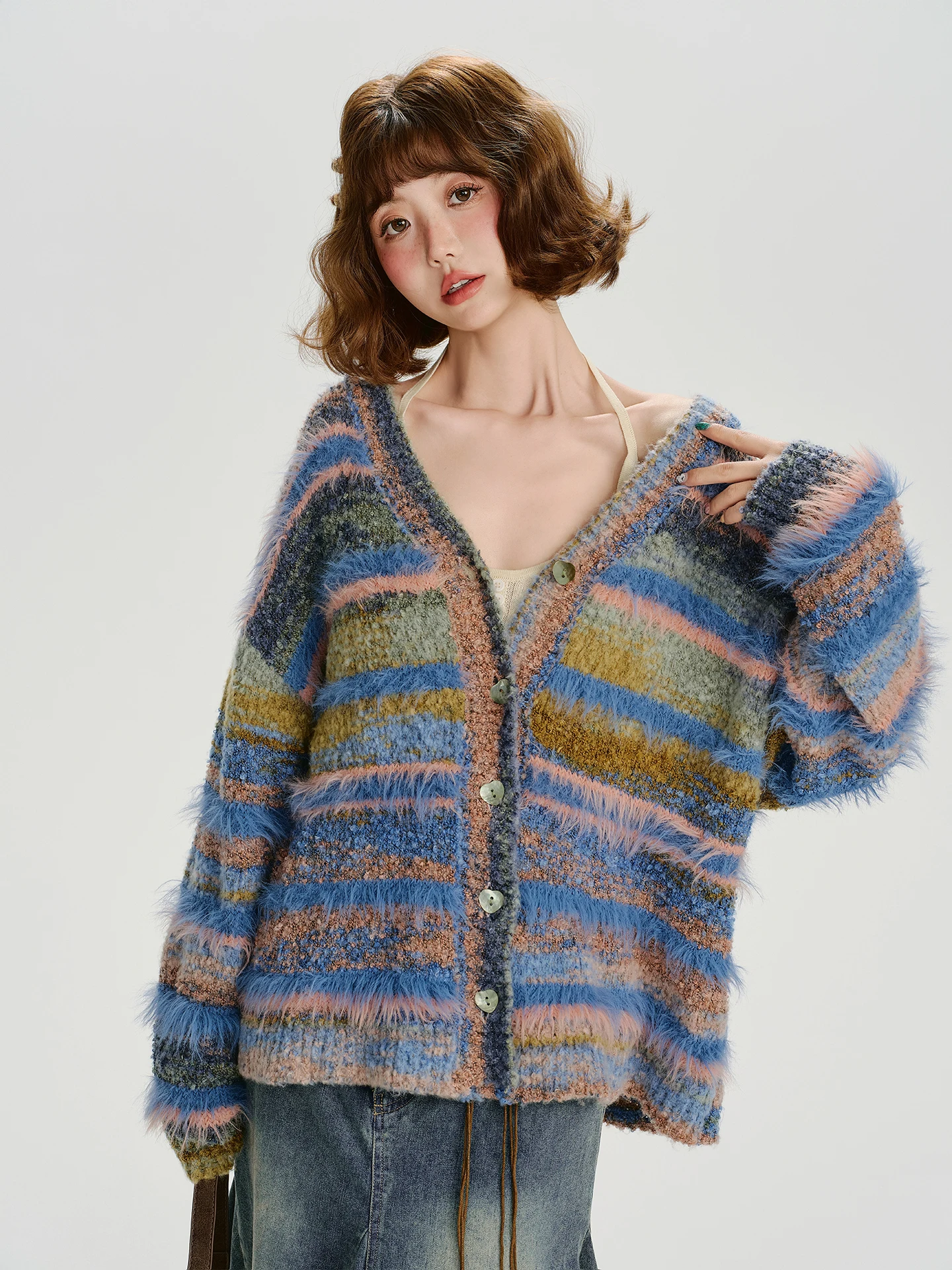 Женский кардиган в американском ретро-стиле с полосками, мягкий, уютный, вязаный, с V-образным вырезом, длинный, осенне-зимний, новинка
Женский кардиган в американском ретро-стиле с полосками, мягкий, уютный, вязаный, с V-образным вырезом, длинный, осенне-зимний, новинка