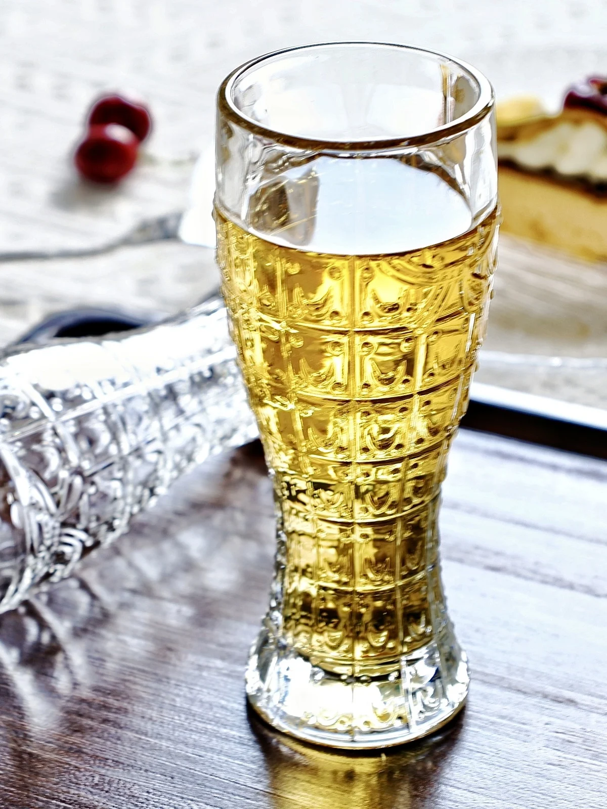 Entire Box Creative Engraved Glass Beer Drinking Cup High Aesthetic Value Premium Quality Water Glass European Style Pure Color
Entire Box Creative Engraved Glass Beer Drinking Cup High Aesthetic Value Premium Quality Water Glass European Style Pure Color