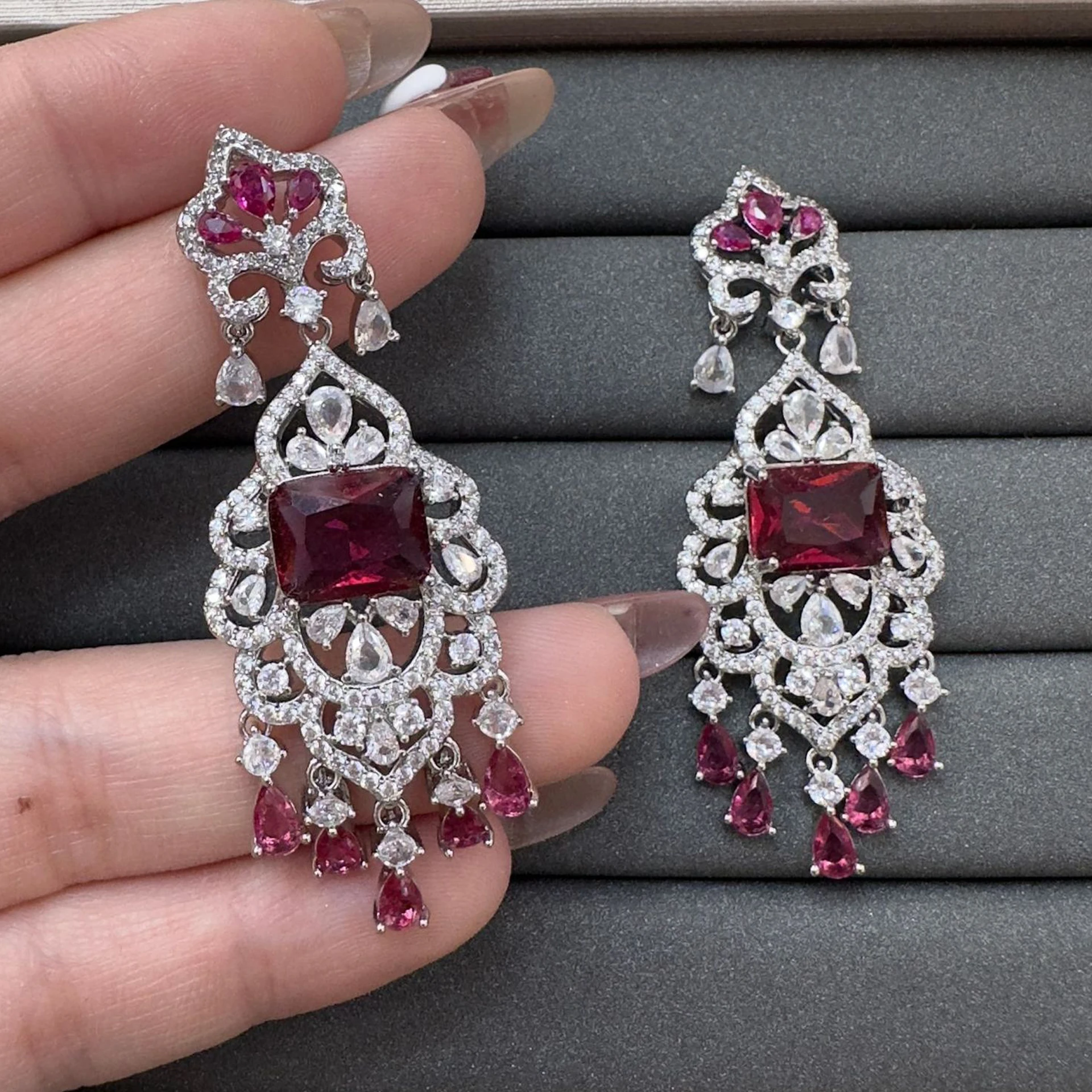 luxury earrings red green blue zirconia silver gold color vintage dangling earrings for women dinner party jewelry female gift
luxury earrings red green blue zirconia silver gold color vintage dangling earrings for women dinner party jewelry female gift