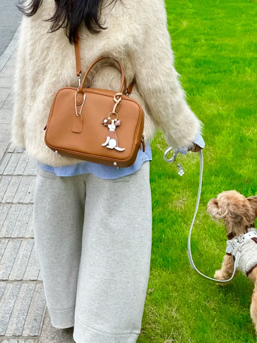 Brown Leather Bowling Bag Women's Commuter Crossbody Bag Luxury Sensation Handbag oulder Bag Casual Simple Sle Zipper Clo...
Brown Leather Bowling Bag Women's Commuter Crossbody Bag Luxury Sensation Handbag oulder Bag Casual Simple Sle Zipper Clo...