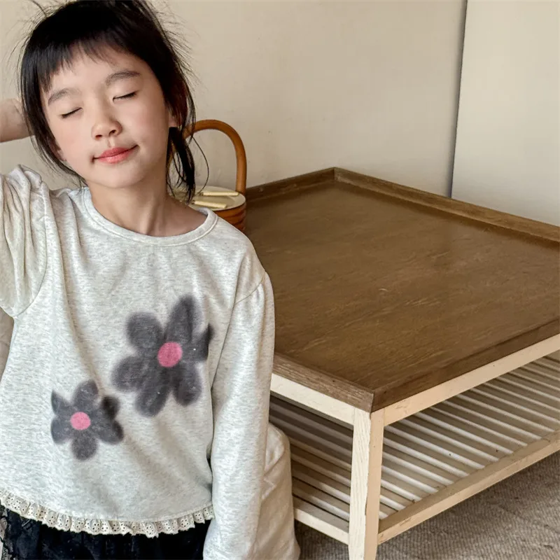 Girls Top 2026 Spring New Korean Edition Flower Printed Hoodie with Lace Bottom Casual Fashionable Stylish Daily Wear
Girls Top 2026 Spring New Korean Edition Flower Printed Hoodie with Lace Bottom Casual Fashionable Stylish Daily Wear