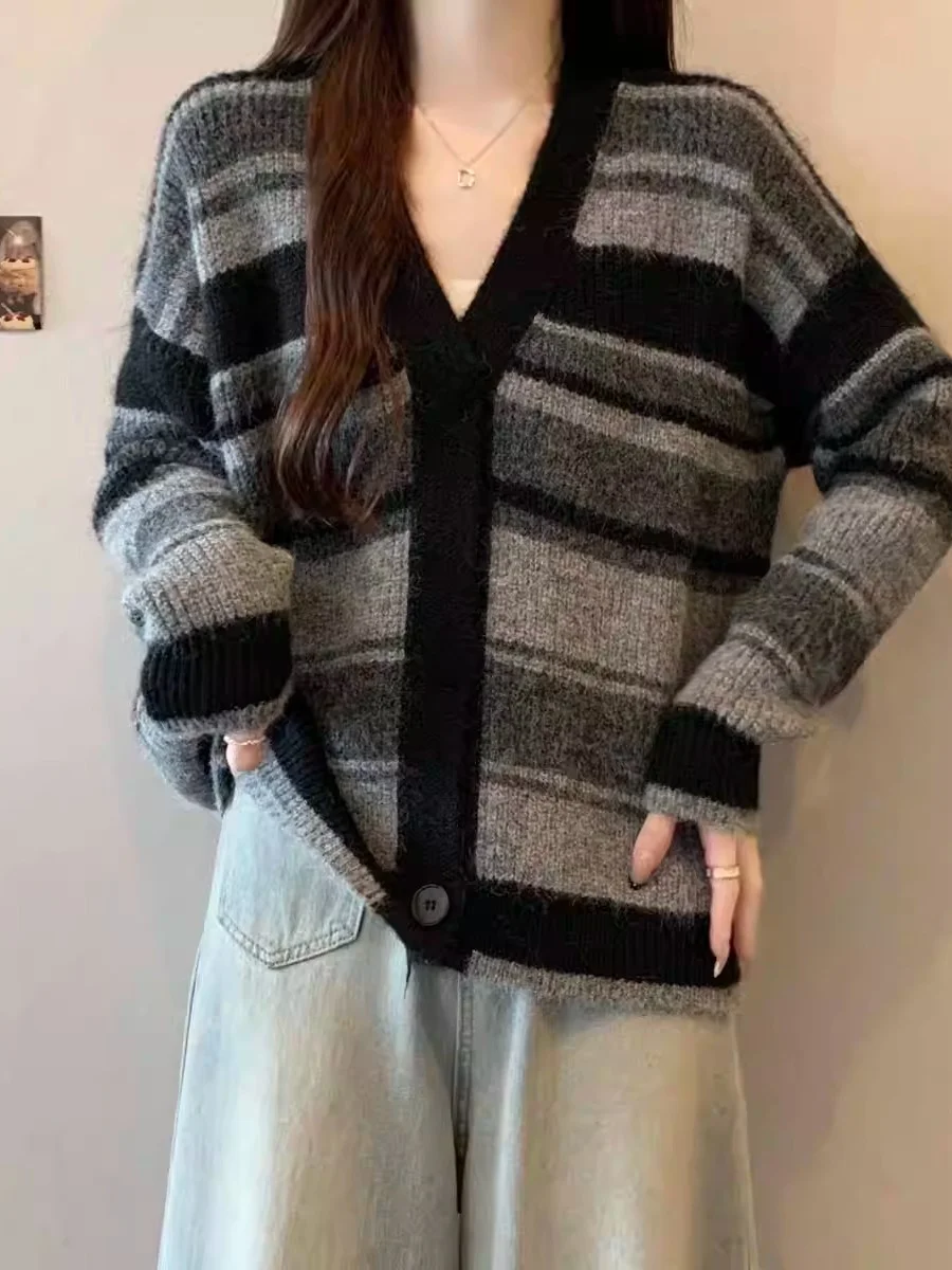 Женский вязаный кардиган-пальто с V-образным вырезом, в полоску, в стиле «ленивый шик», для осени и зимы, больших размеров, теплый, с открытыми рукавами
Женский вязаный кардиган-пальто с V-образным вырезом, в полоску, в стиле «ленивый шик», для осени и зимы, больших размеров, теплый, с открытыми рукавами