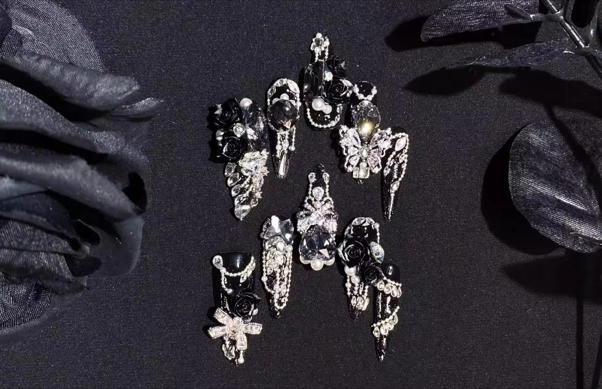 Hand-worn Autumn and Winter White Manicure Heavy Industry Black Engraved Long Steel Ball Custom Products
Hand-worn Autumn and Winter White Manicure Heavy Industry Black Engraved Long Steel Ball Custom Products