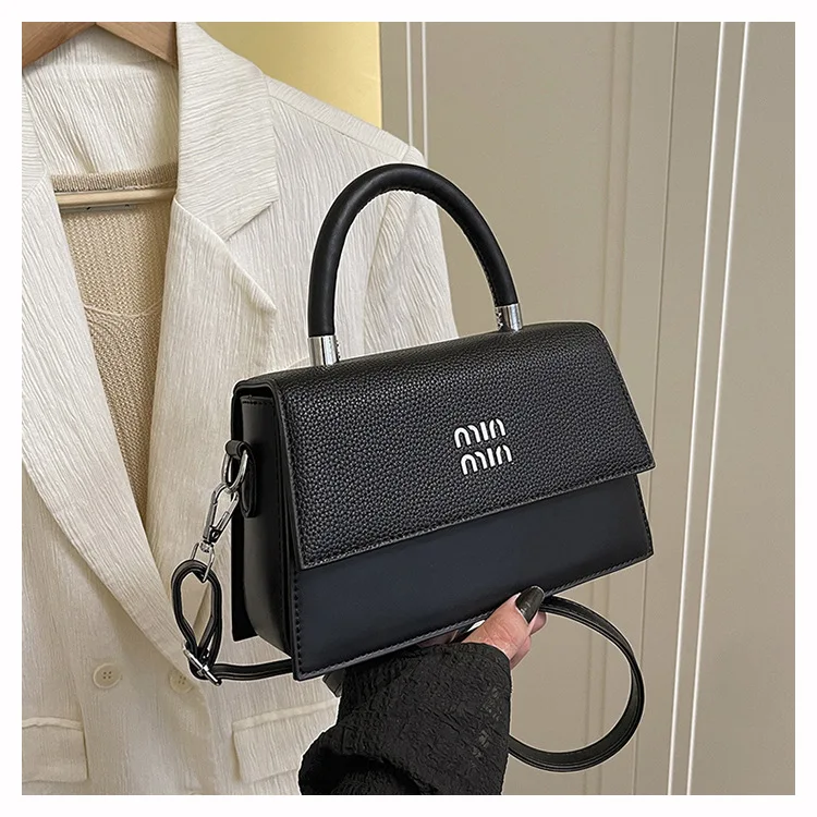 2025 Cross Border Luxury Crossbody Bag for Women Minimalist Shoulder Handheld Purse Fashionable Handbag
2025 Cross Border Luxury Crossbody Bag for Women Minimalist Shoulder Handheld Purse Fashionable Handbag