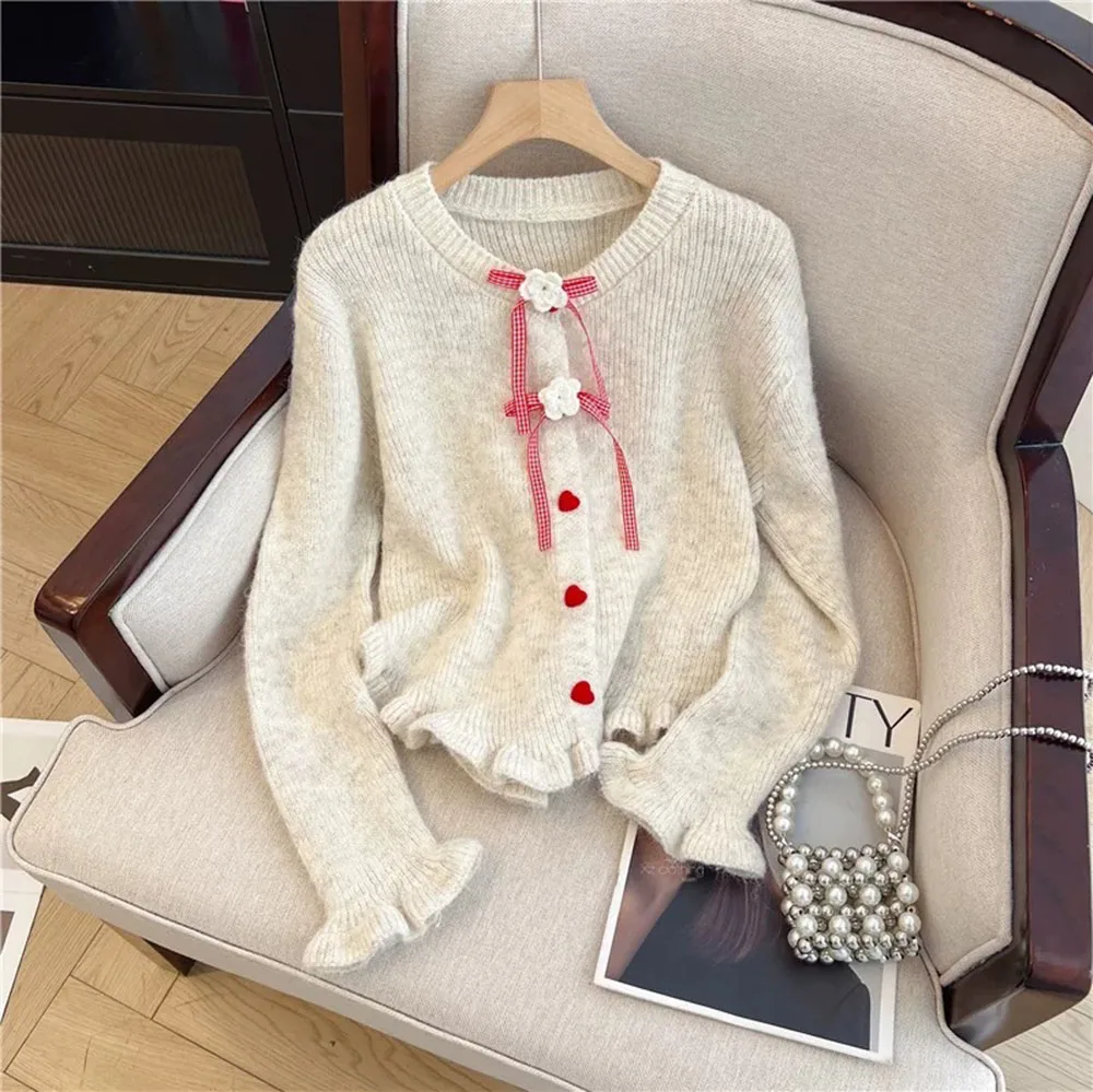 omen's Knit Sweater 2025 New Early Spring Korean Style Sweet Ruffles Edge Cardigan Single Breasted Flower Bow Female Tops
omen's Knit Sweater 2025 New Early Spring Korean Style Sweet Ruffles Edge Cardigan Single Breasted Flower Bow Female Tops
