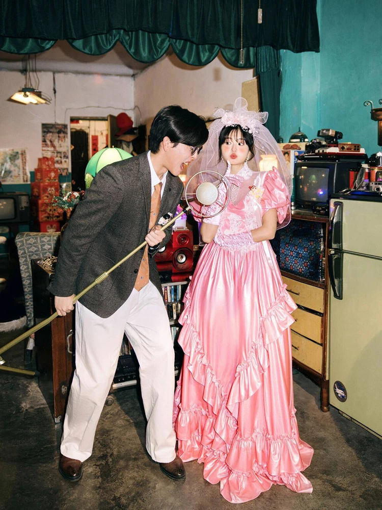 2026 New Vintage Hong Kong Style Wedding Dress Atmosphere Sensation Travel Photography New Bride Morning Robe Retro Feel
2026 New Vintage Hong Kong Style Wedding Dress Atmosphere Sensation Travel Photography New Bride Morning Robe Retro Feel