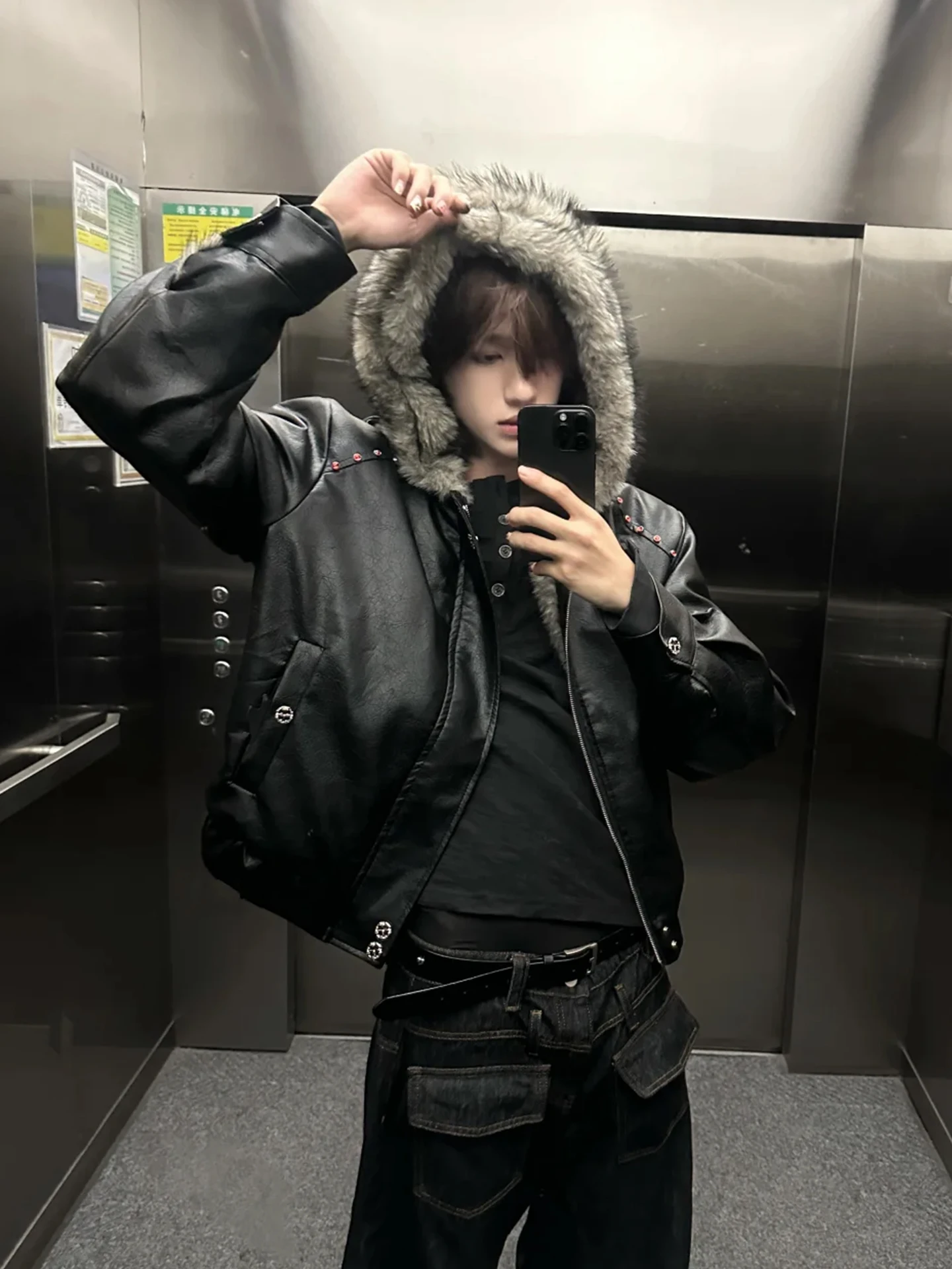 Мужская утепленная зимняя куртка с меховым воротником, теплая хлопковая одежда, кожаное пальто в американском стиле, молодежная модная повседневная одежда
Мужская утепленная зимняя куртка с меховым воротником, теплая хлопковая одежда, кожаное пальто в американском стиле, молодежная модная повседневная одежда