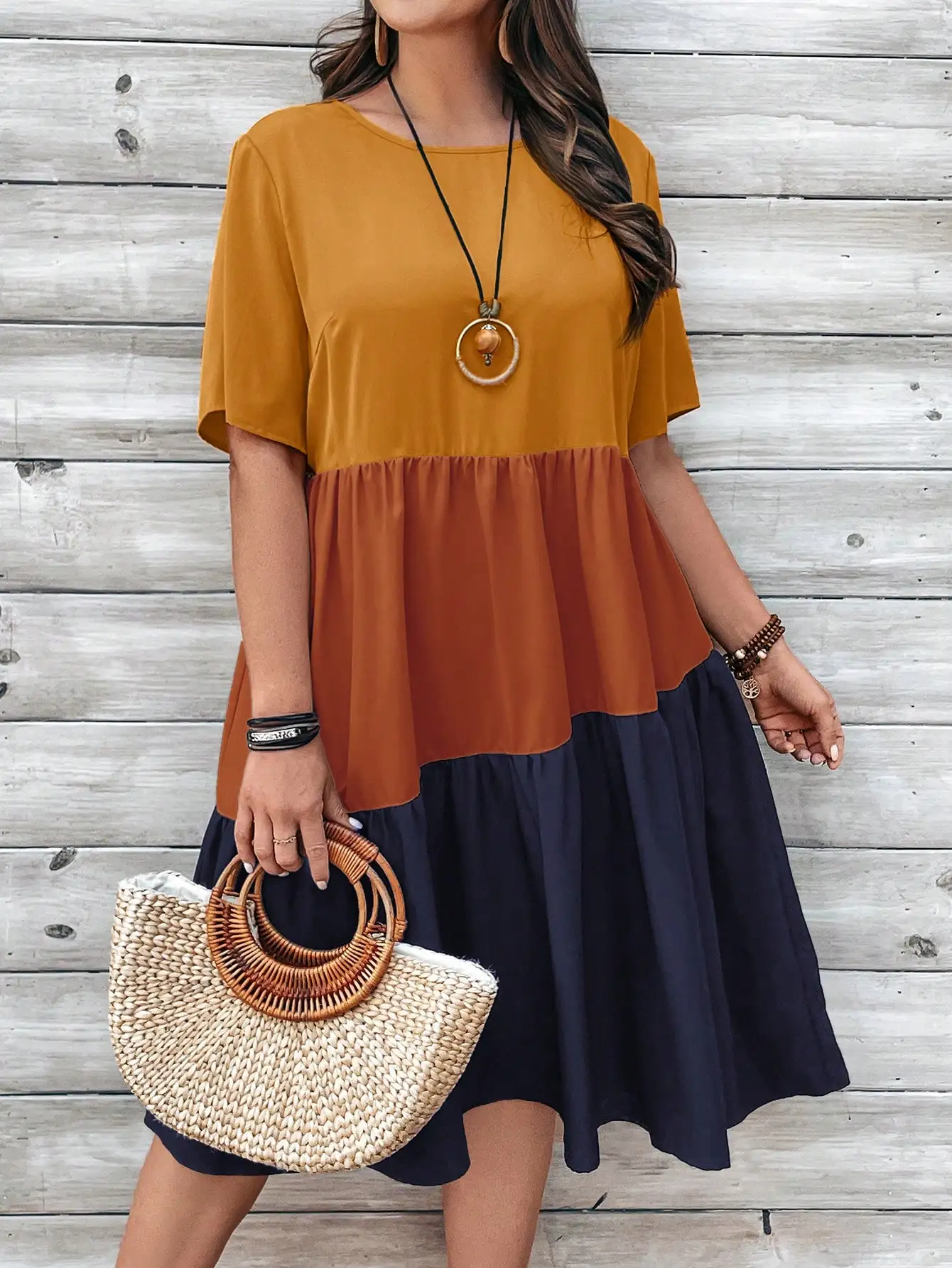 Женское многоярусное платье миди с цветовыми блоками, свободного кроя и с круглым вырезом
Женское многоярусное платье миди с цветовыми блоками, свободного кроя и с круглым вырезом