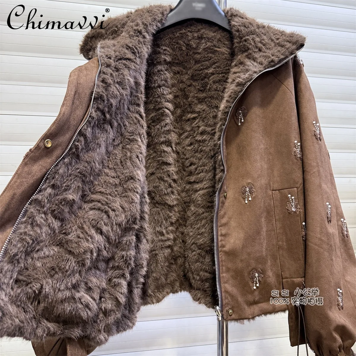 Fashion Beaded Embroidery Bow Reversible Jackets Coat for Women Loose Thickened Warm Turn-down Collar Suede Furry Parka Winter
Fashion Beaded Embroidery Bow Reversible Jackets Coat for Women Loose Thickened Warm Turn-down Collar Suede Furry Parka Winter