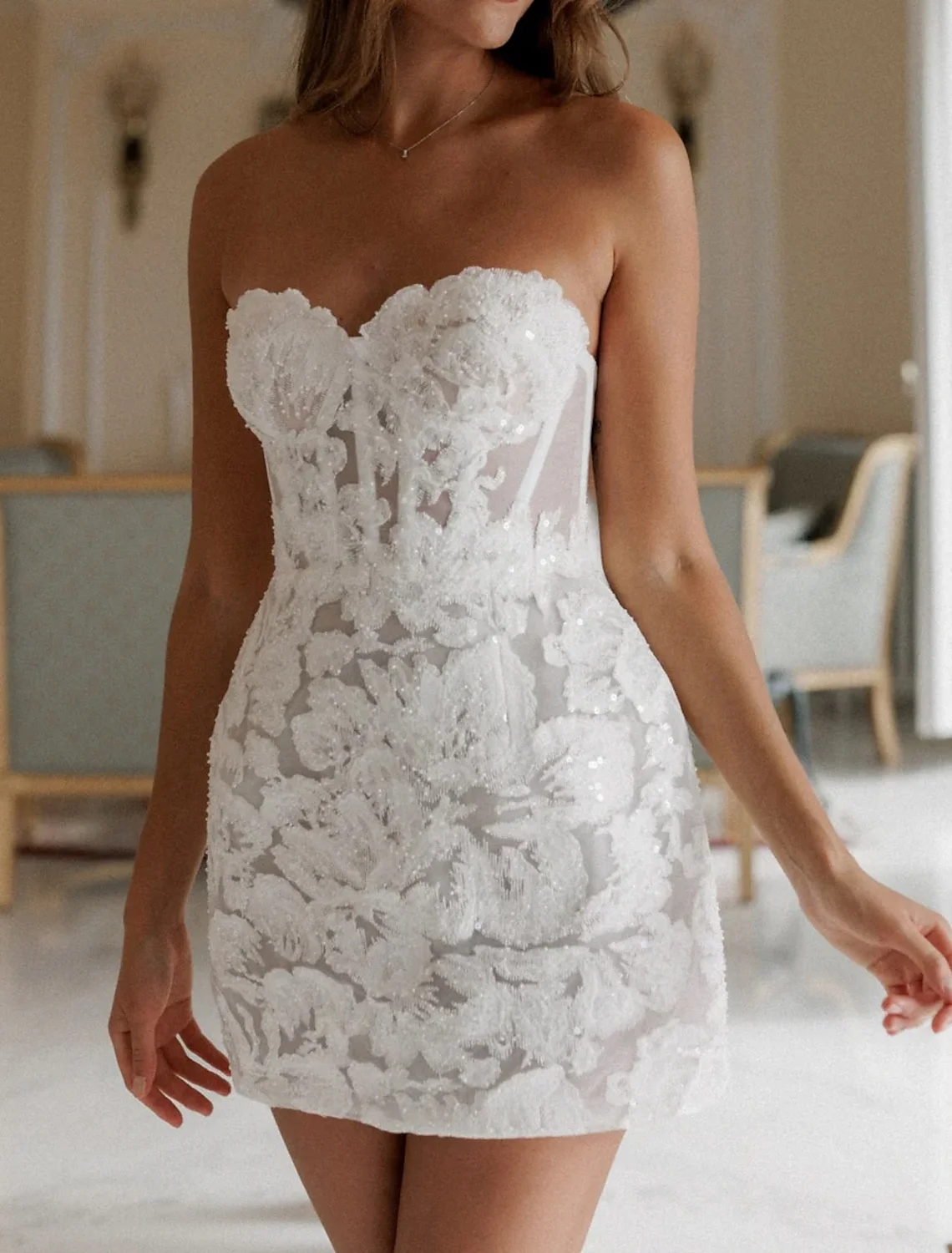 Sweet Sheath Engagement Wedding Gown Strapless Sleeveless Tulle Lace Embroidery Appliques Short Bridal Gown 2025 Free Customized
Sweet Sheath Engagement Wedding Gown Strapless Sleeveless Tulle Lace Embroidery Appliques Short Bridal Gown 2025 Free Customized