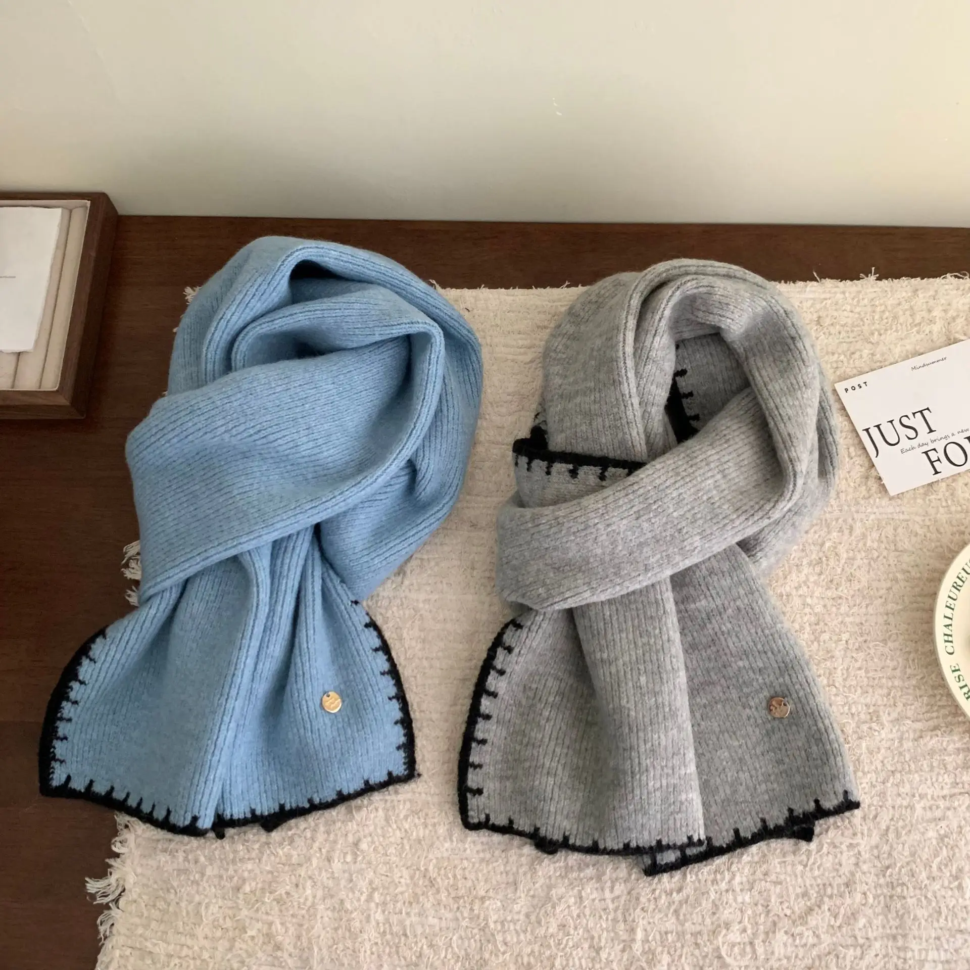 Женские шарфы, корейские милые простые универсальные милые кавайные шарфы, зимние плюшевые утолщенные теплые шарфы высокого качества, люксовый бренд
Женские шарфы, корейские милые простые универсальные милые кавайные шарфы, зимние плюшевые утолщенные теплые шарфы высокого качества, люксовый бренд