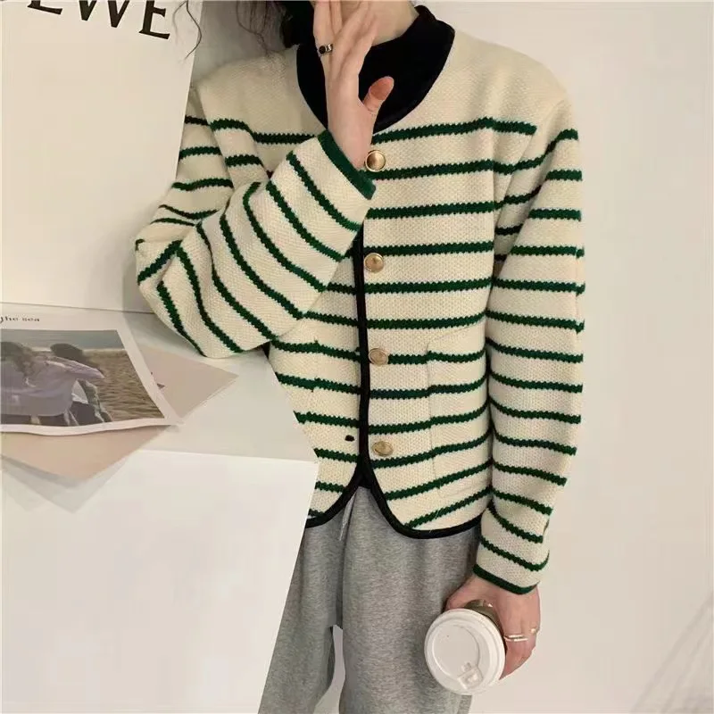 Spring Autumn Striped Knitted Cardigan Women Korean Fashion Vintage Casual Round Neck Single-breasted Loose Short Sweater Jacket
Spring Autumn Striped Knitted Cardigan Women Korean Fashion Vintage Casual Round Neck Single-breasted Loose Short Sweater Jacket