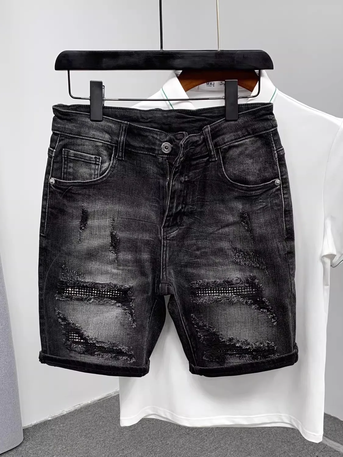 Летние мужские рваные джинсы из эластичного хлопка, прямого кроя, длиной до колена, повседневные, из стрейч-ткани
Летние мужские рваные джинсы из эластичного хлопка, прямого кроя, длиной до колена, повседневные, из стрейч-ткани