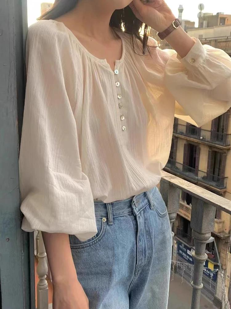 Chic Spring Gentle Wind round Ne ell Button Design Texture Loose Casual Long Sve Women's irt Comfortable Korean Sle
Chic Spring Gentle Wind round Ne ell Button Design Texture Loose Casual Long Sve Women's irt Comfortable Korean Sle