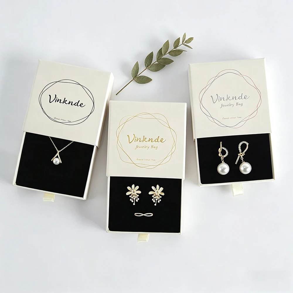 100Pcs Custom Logo Beige Drawer Jewelry Box 9x9x2.5cm Jewellery Packaging Gift Boxes For Earrings Oil Bracelets Rings Organizer
100Pcs Custom Logo Beige Drawer Jewelry Box 9x9x2.5cm Jewellery Packaging Gift Boxes For Earrings Oil Bracelets Rings Organizer