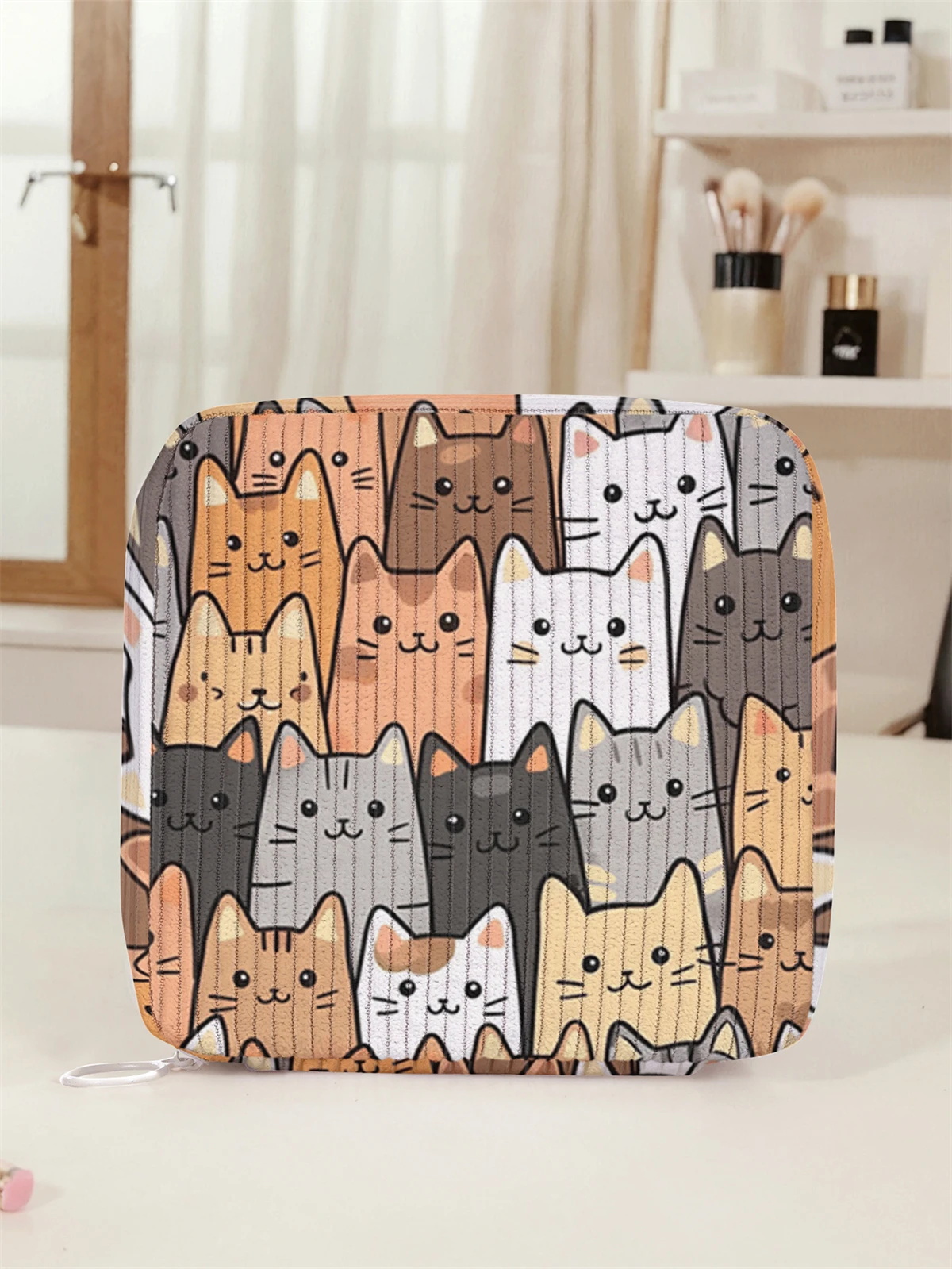 Cartoon cat pattern printed sanitary napkin storage bag, women's lightweight tissue bag, sanitary tissue bag
Cartoon cat pattern printed sanitary napkin storage bag, women's lightweight tissue bag, sanitary tissue bag