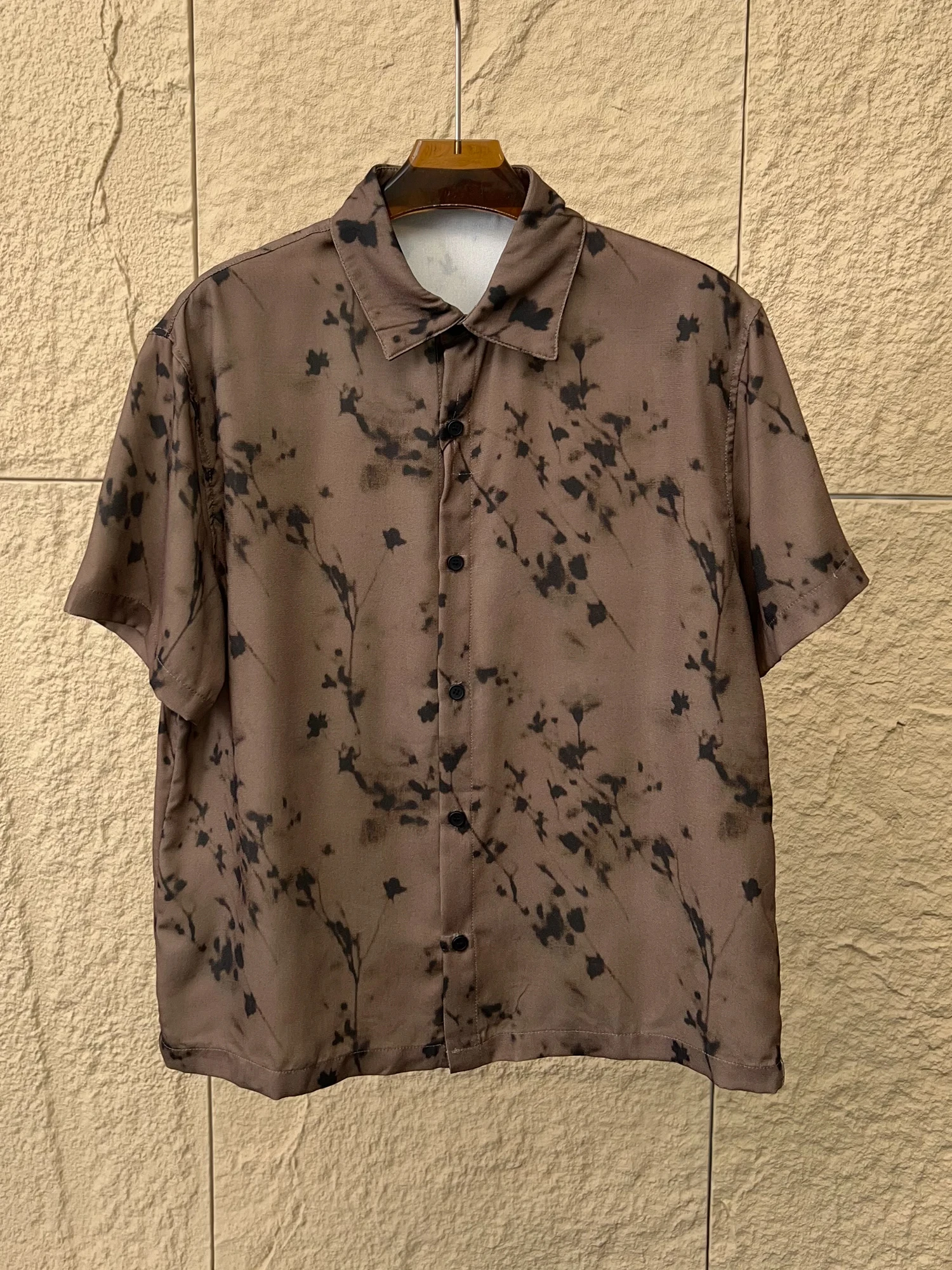 Retro Print Cool Sensation Breathable Summer Men's Smooth Drape Loose Casual Short Sleeve Shirt Comfortable Versatile Open Ca...
Retro Print Cool Sensation Breathable Summer Men's Smooth Drape Loose Casual Short Sleeve Shirt Comfortable Versatile Open Ca...
