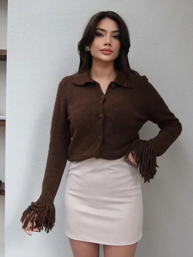 Однотонный вязаный кардиган с кисточками в стиле пэчворк, женский повседневный однобортный короткий кардиган с лацканами и длинными рукавами, женская уличная одежда для поездок на работу
Однотонный вязаный кардиган с кисточками в стиле пэчворк, женский повседневный однобортный короткий кардиган с лацканами и длинными рукавами, женская уличная одежда для поездок на работу