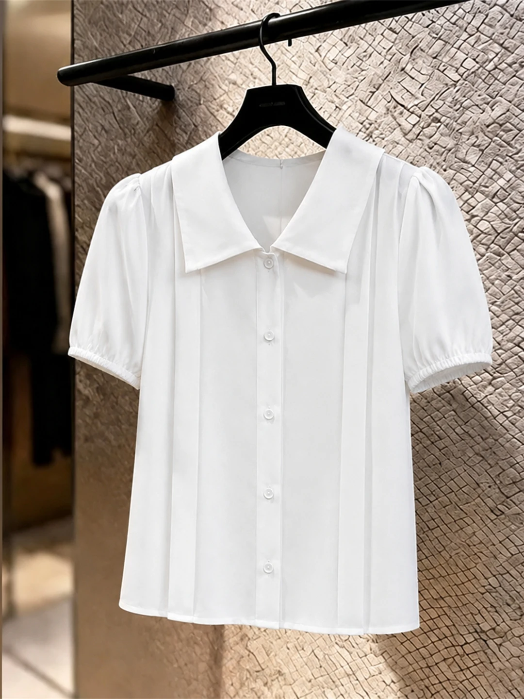 Minimalist Fashion Short Sleeve Single Button Versatile Shirt Korean Style Commute Straight Cut Summer 2026 Ladies' Inner Wear
Minimalist Fashion Short Sleeve Single Button Versatile Shirt Korean Style Commute Straight Cut Summer 2026 Ladies' Inner Wear