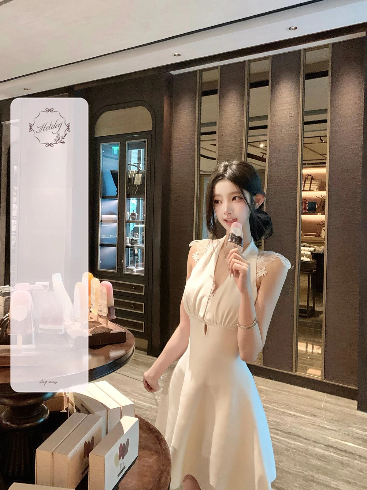 Hotdog Spicy Lace Neck Hanging Waist Cinching Sleeveless Dress Unique Casual Style V-neck Gown for Ladies Spring Season
Hotdog Spicy Lace Neck Hanging Waist Cinching Sleeveless Dress Unique Casual Style V-neck Gown for Ladies Spring Season