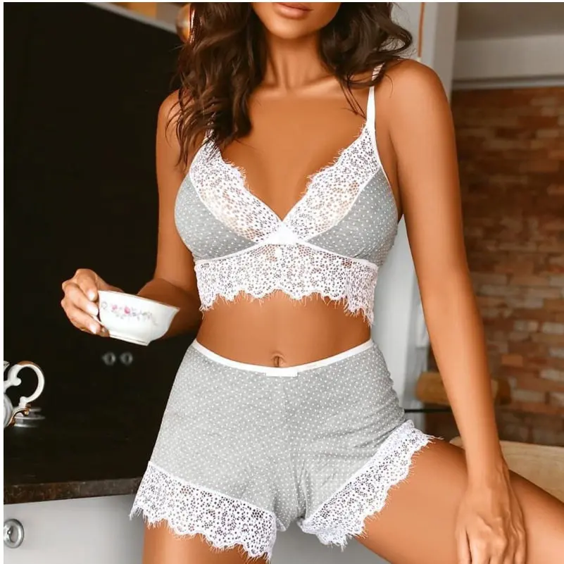 Sexy Floral Print Top And Shorts Lace Sleepwear Two-Piece Set Women's Fashion Spring Collection Mid-Waist Shorts Sleeveless
Sexy Floral Print Top And Shorts Lace Sleepwear Two-Piece Set Women's Fashion Spring Collection Mid-Waist Shorts Sleeveless