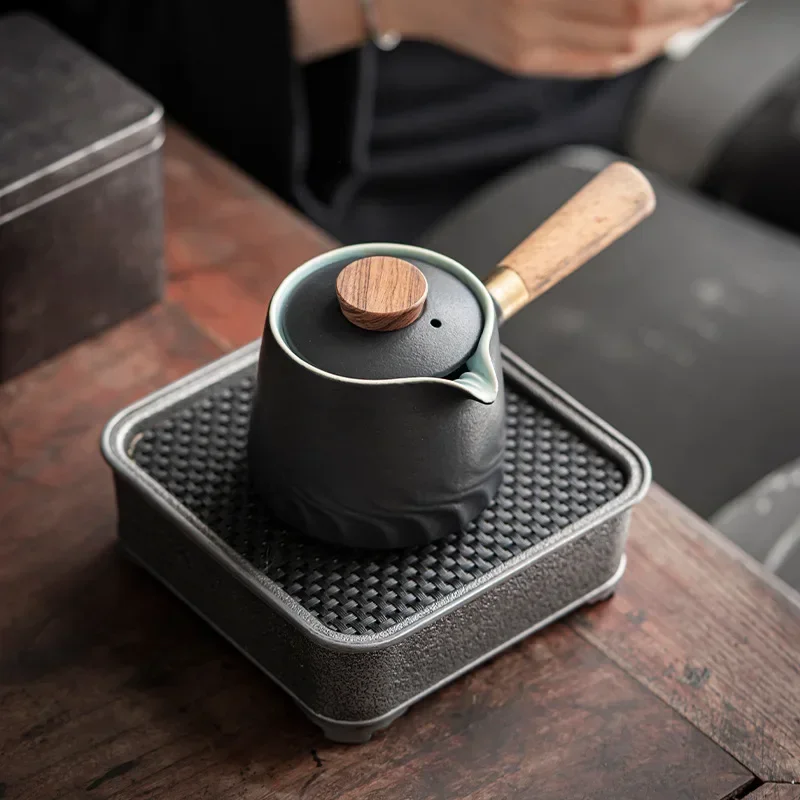 Japanese Ceramic Teapot Side Handle Tea Pot Household Handmade Teaware Filter Kettle Tea Ceremony Drinkware Supplies Gift 225ml
Japanese Ceramic Teapot Side Handle Tea Pot Household Handmade Teaware Filter Kettle Tea Ceremony Drinkware Supplies Gift 225ml