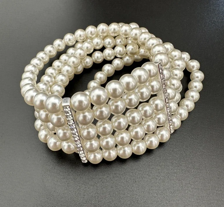 White Shiny Bracelet String and Multiple Rows of Connected Parties Gifts and Banquets
White Shiny Bracelet String and Multiple Rows of Connected Parties Gifts and Banquets