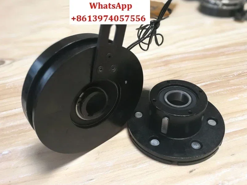 Directly from the manufacturer DLD7 series dry electromagnetic clutch DLD7-B type voltage 24v embedded bearing, ear type
Directly from the manufacturer DLD7 series dry electromagnetic clutch DLD7-B type voltage 24v embedded bearing, ear type