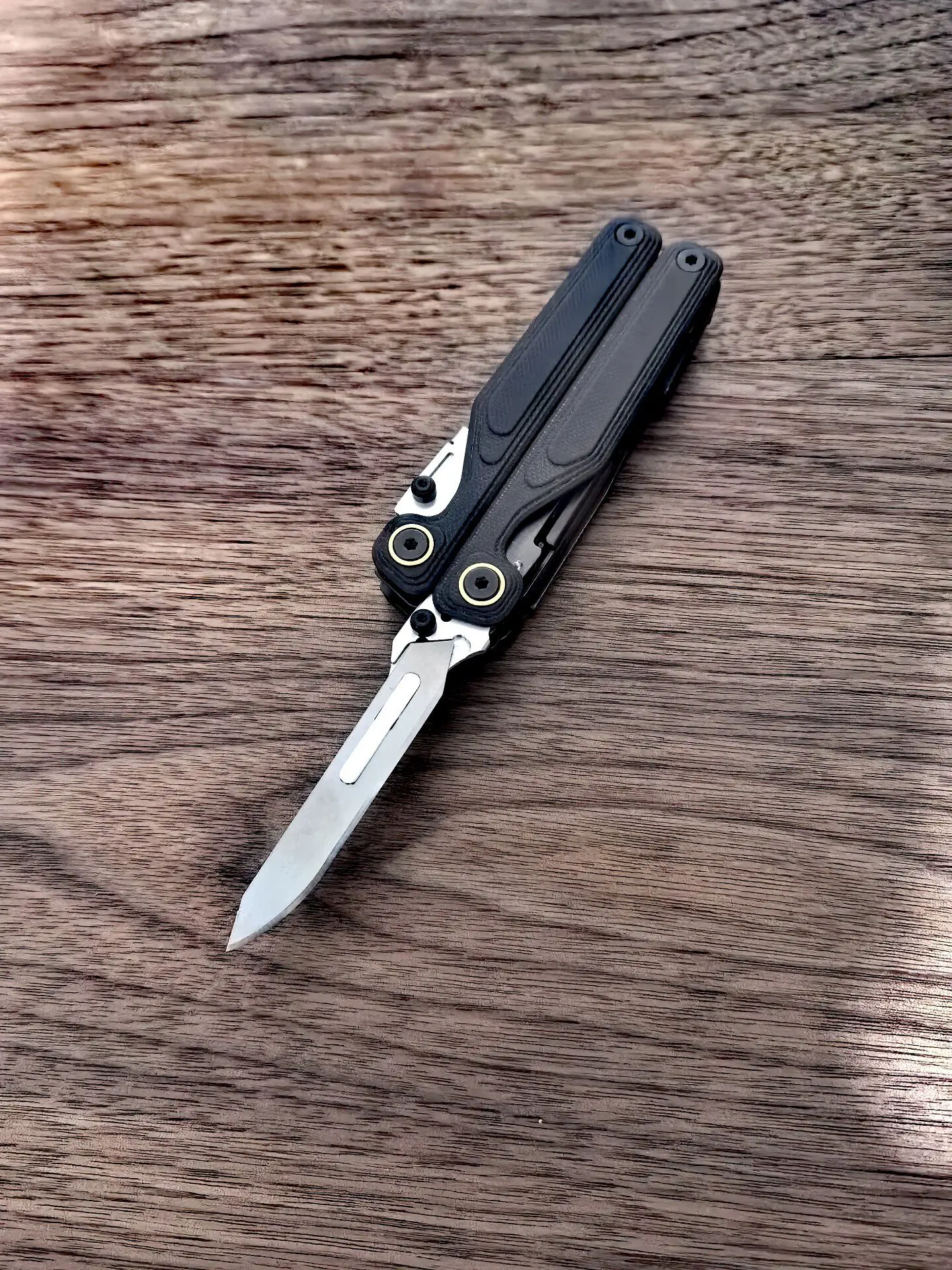 Модифицированная рукоятка хирургического скальпеля для Leatherman Wave Α (Alpha) Signal TTI, мультитул НЕ ВКЛЮЧЕН В ПОДАРОК
Модифицированная рукоятка хирургического скальпеля для Leatherman Wave Α (Alpha) Signal TTI, мультитул НЕ ВКЛЮЧЕН В ПОДАРОК 
