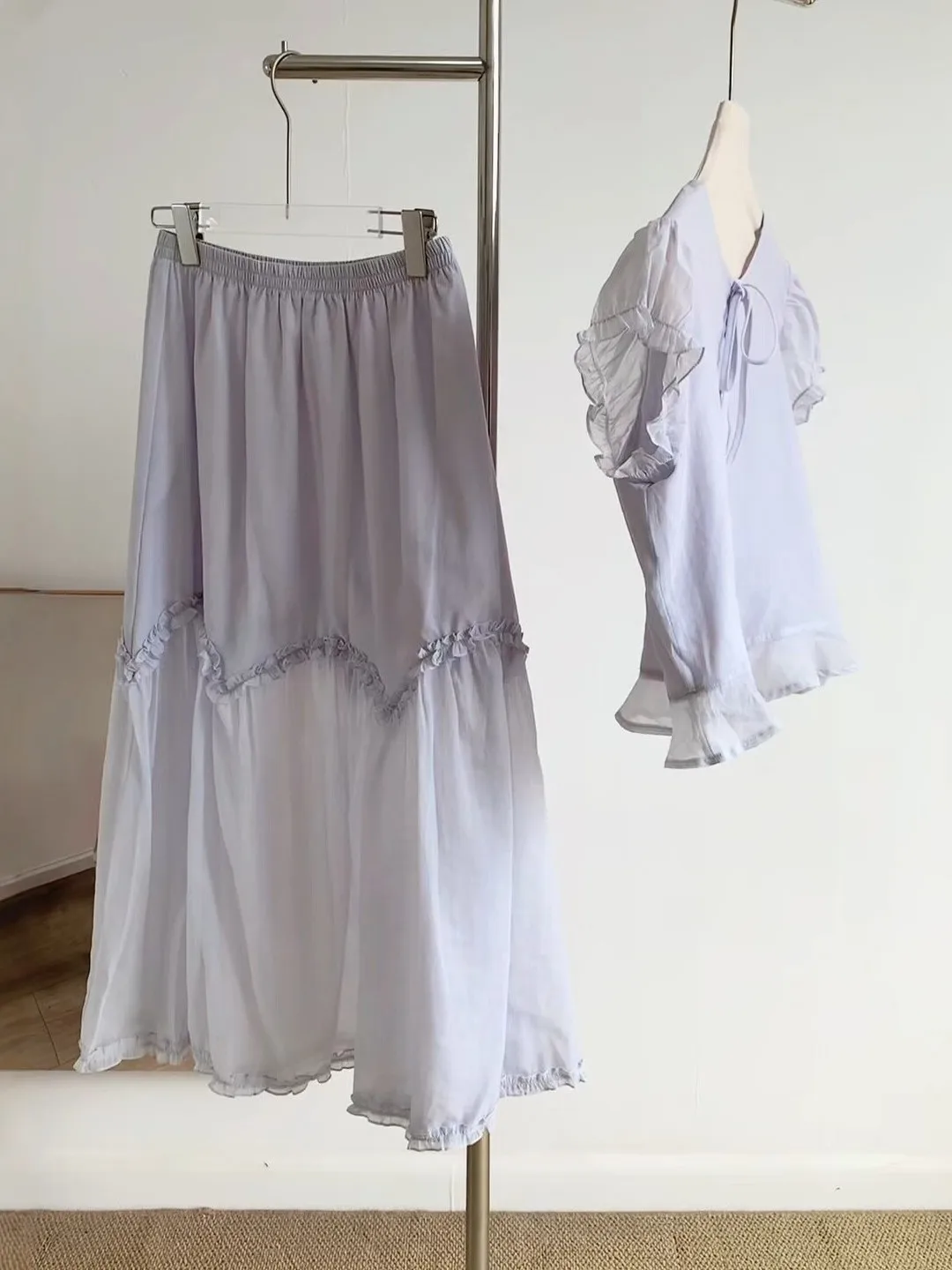Sweet Button High Waist Half Skirt Two-Piece Set Women's Summer Chic Breathable Short Sleeve Shirt And Pants Outfit
Sweet Button High Waist Half Skirt Two-Piece Set Women's Summer Chic Breathable Short Sleeve Shirt And Pants Outfit