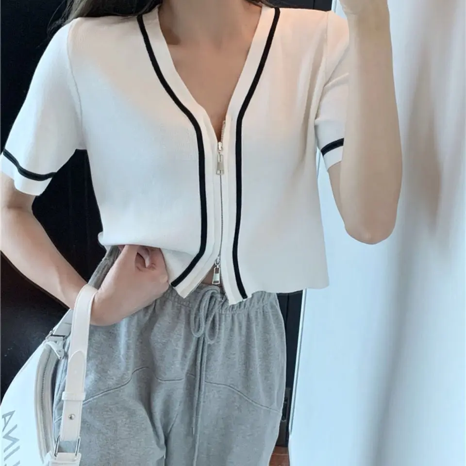 Solid Color Knitting Ladies Casual Tops Patchwork Zipper Sweater Women's Clothing Interior Lapping V-neck Short Sleeve Cardigan
Solid Color Knitting Ladies Casual Tops Patchwork Zipper Sweater Women's Clothing Interior Lapping V-neck Short Sleeve Cardigan
