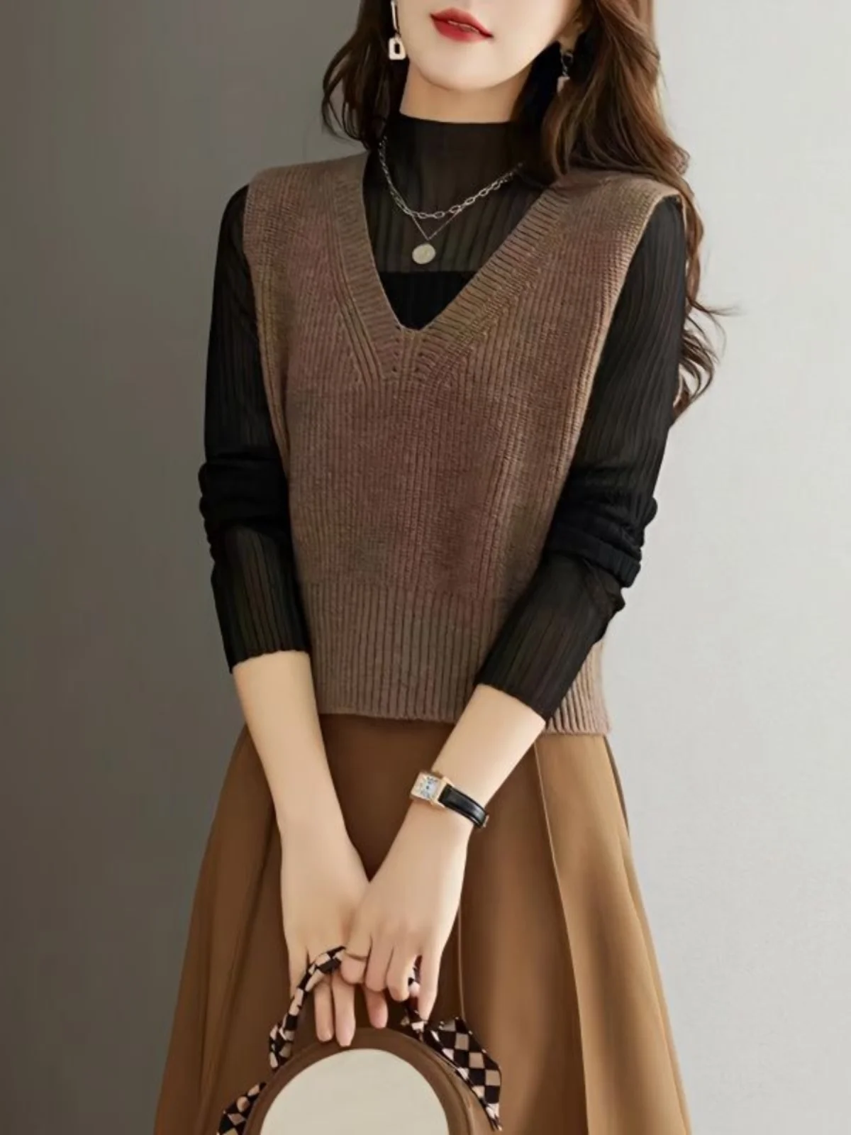 Весенне-осенний вязаный жилет Camere для женщин, свитер-жилет с V-образным вырезом, модный топ для многослойных образов, повседневный стиль, стандартная длина, C...
Весенне-осенний вязаный жилет Camere для женщин, свитер-жилет с V-образным вырезом, модный топ для многослойных образов, повседневный стиль, стандартная длина, C...