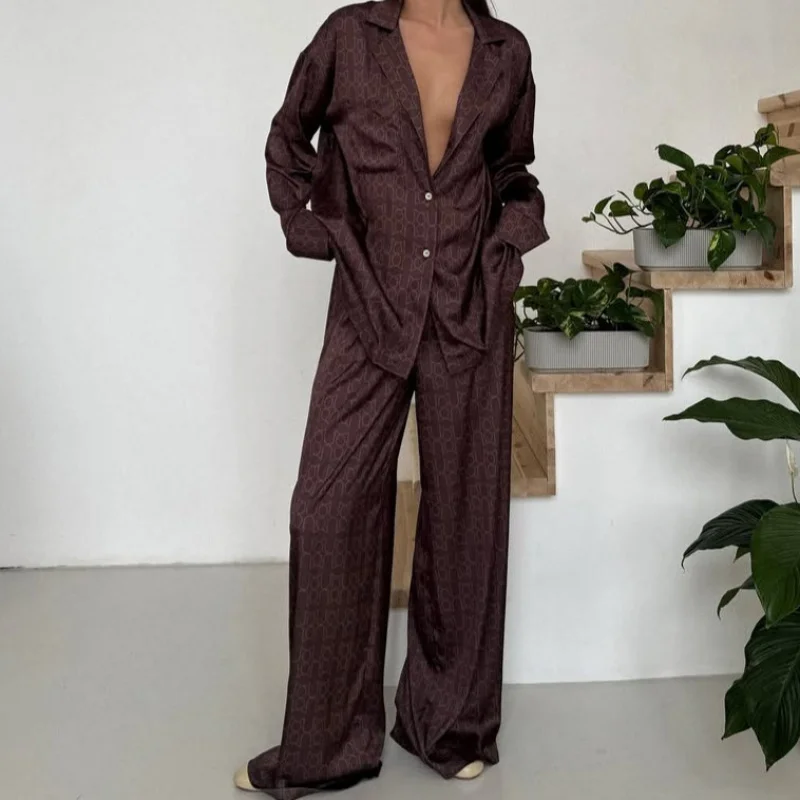 Brown Satin Pajama Set for Women, 2-Piece Floral Print Long Sleeve & Pants, Breathable & Soft, Fall Home Loungewear
Brown Satin Pajama Set for Women, 2-Piece Floral Print Long Sleeve & Pants, Breathable & Soft, Fall Home Loungewear