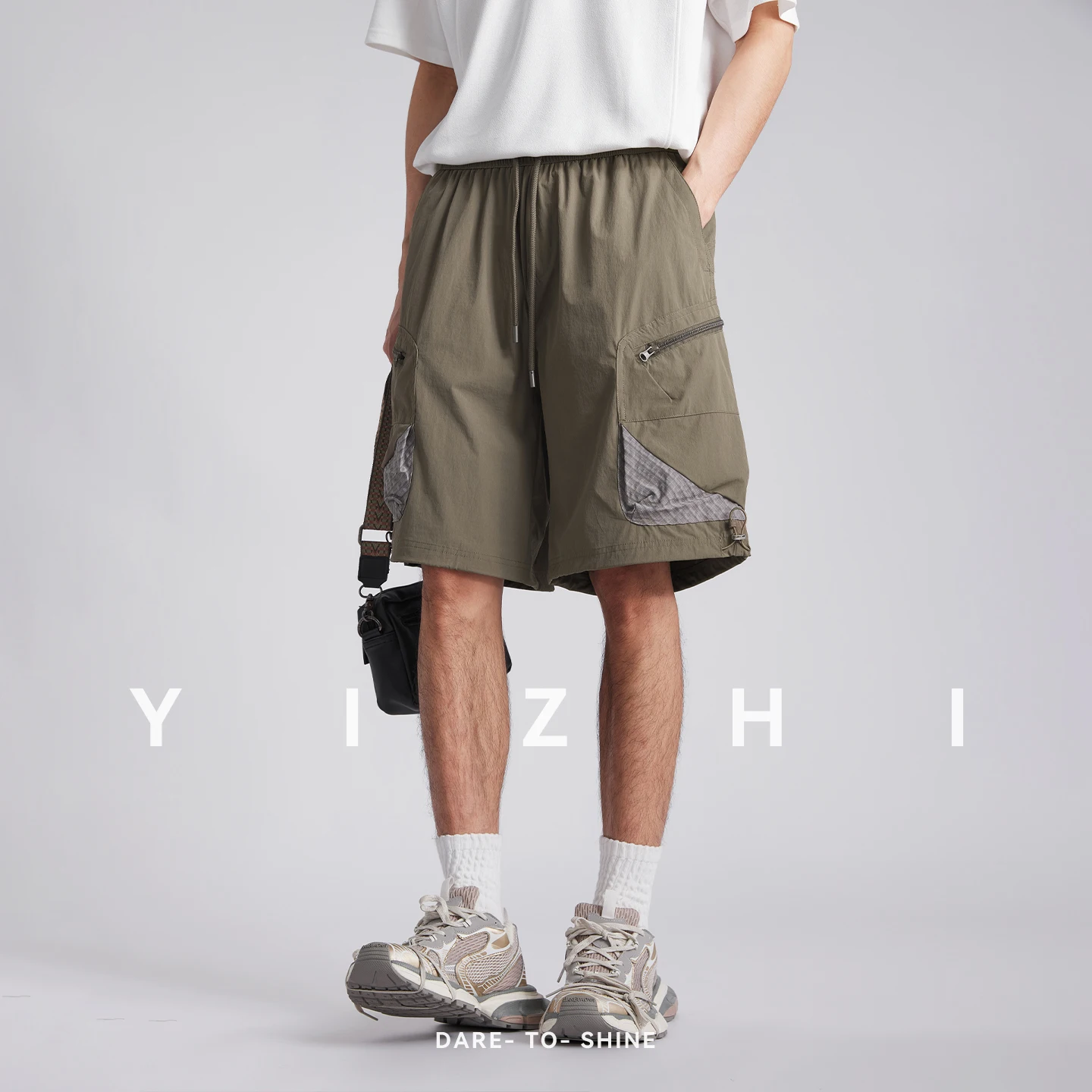 Fashion Men Quick Dry Breathable Outdoor Cargo Shorts 2026 Summer Loose Multi Pocket Retro Casual Commute Five Points Shorts
Fashion Men Quick Dry Breathable Outdoor Cargo Shorts 2026 Summer Loose Multi Pocket Retro Casual Commute Five Points Shorts