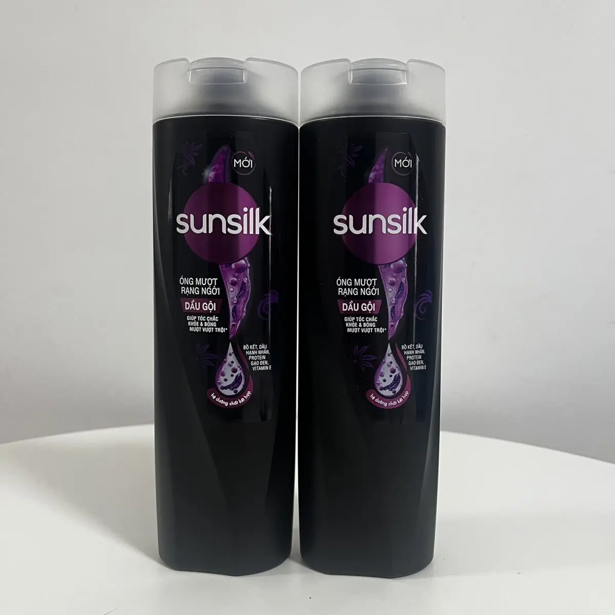 SUNSILK Vietnam Onyx-Tech 320 мл ◈ Анти-рафлейк ™ ◈ Nutri-Revive + Silk-Баланс (Черная бутылка)
SUNSILK Vietnam Onyx-Tech 320 мл ◈ Анти-рафлейк ™ ◈ Nutri-Revive + Silk-Баланс (Черная бутылка) 