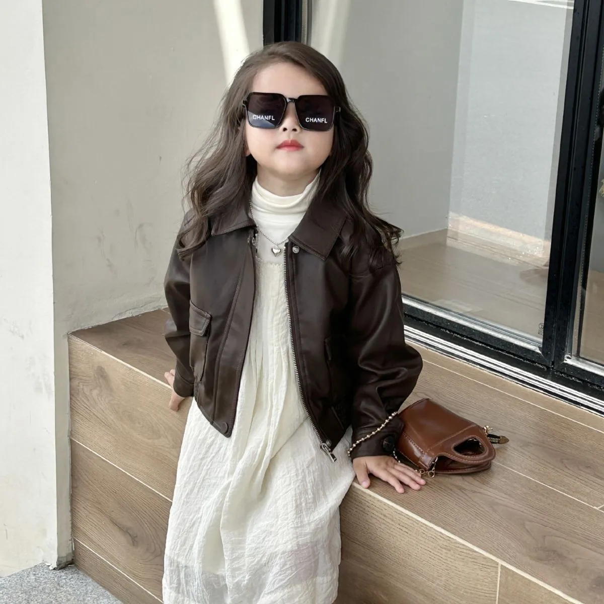 Детская кожаная куртка для девочек, осенняя, с длинным рукавом, повседневная, из искусственной кожи, для малышей
Детская кожаная куртка для девочек, осенняя, с длинным рукавом, повседневная, из искусственной кожи, для малышей