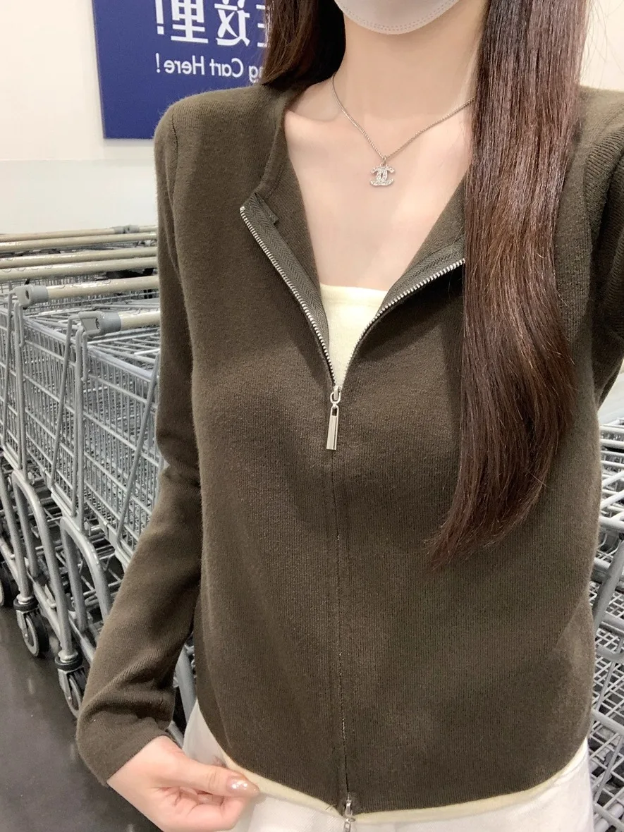 Корейская утепленная вельветовая толстовка на молнии с капюшоном, женская, осенне-зимняя, винтажная, высококачественная, свободного кроя, универсальная, подходит ко всему.
Корейская утепленная вельветовая толстовка на молнии с капюшоном, женская, осенне-зимняя, винтажная, высококачественная, свободного кроя, универсальная, подходит ко всему.