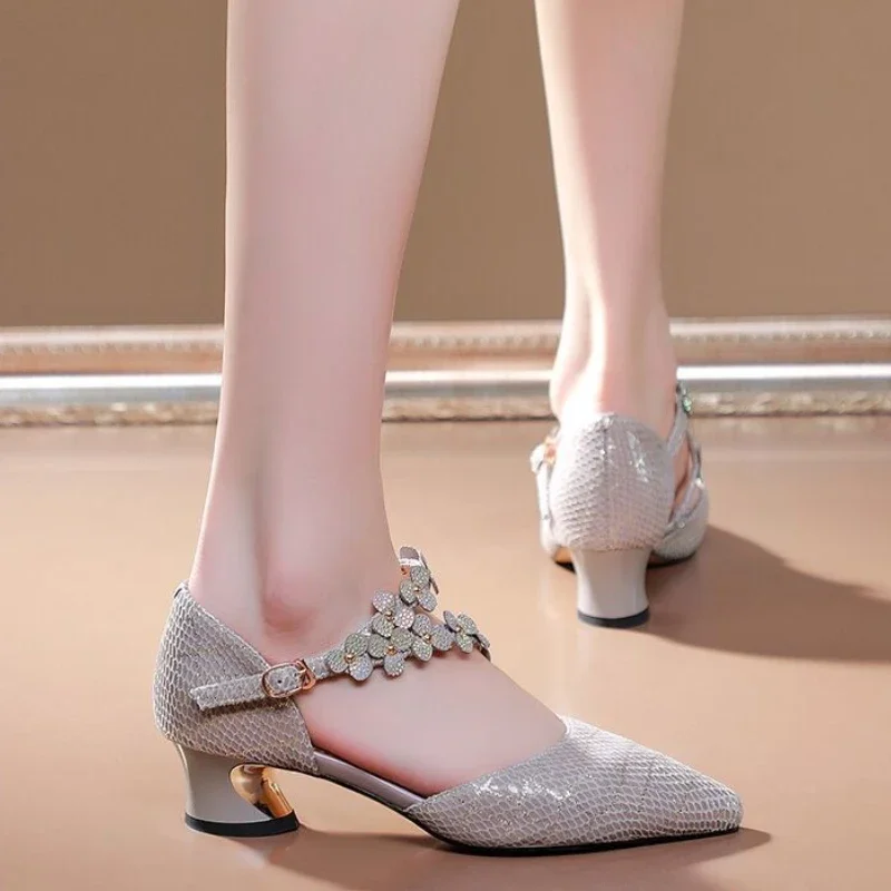 Luxury Buckles With Medium Heels Women's Sandals Summer 2025 Comfortable The Best New Breathable Fashion Ladies Shoes Wholesale
Luxury Buckles With Medium Heels Women's Sandals Summer 2025 Comfortable The Best New Breathable Fashion Ladies Shoes Wholesale