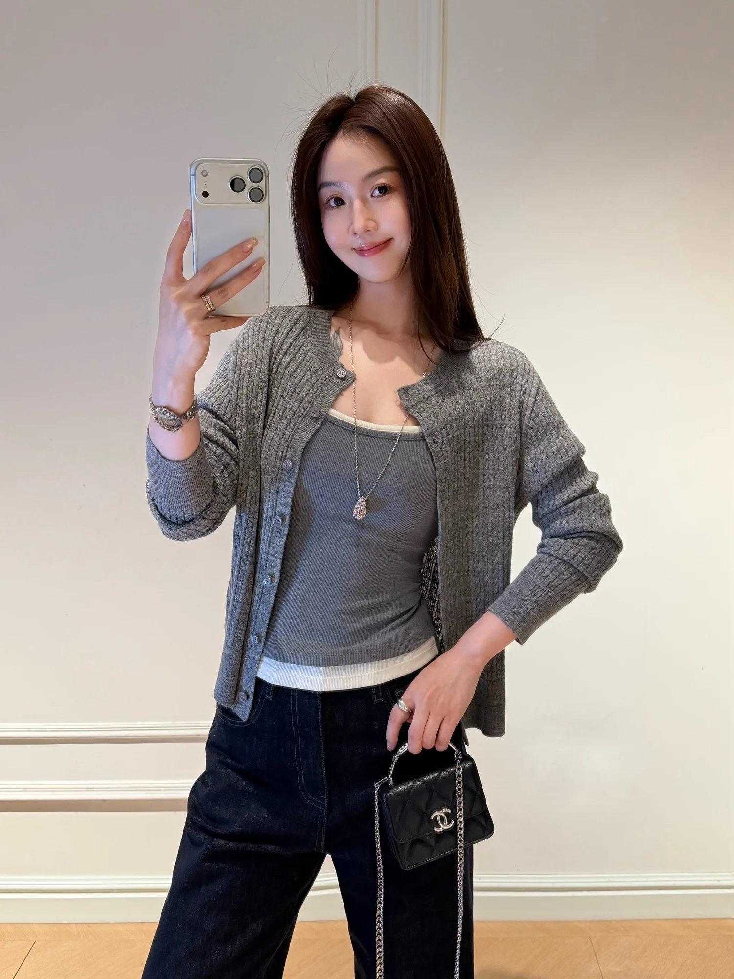 Cao Daman Women's Long Sleeve Knitted Cardigan Lightweight Soft Wool Embroidered Vintage Style Slimming Spring Fashion
Cao Daman Women's Long Sleeve Knitted Cardigan Lightweight Soft Wool Embroidered Vintage Style Slimming Spring Fashion