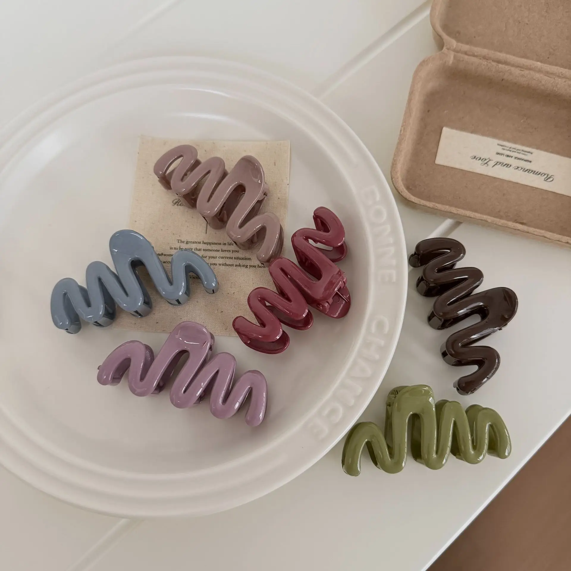 Summer Wave Colorful Dopamine Hair Claw Clip for Thick Hair Large Shark Jaw Back Head Hair Pin 2026 New Women Headwear
Summer Wave Colorful Dopamine Hair Claw Clip for Thick Hair Large Shark Jaw Back Head Hair Pin 2026 New Women Headwear
