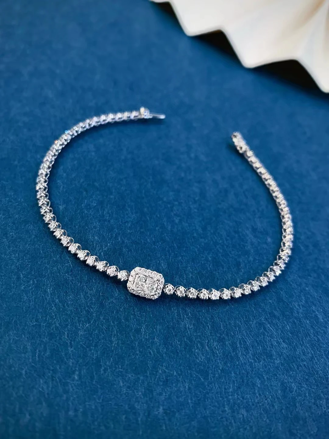 Браслет Raydean с квадратным бриллиантом GIA0.3CT из натурального бриллианта, круглый браслет с полным бриллиантом 1,1 карата, подарок на день Святого Валентина
Браслет Raydean с квадратным бриллиантом GIA0.3CT из натурального бриллианта, круглый браслет с полным бриллиантом 1,1 карата, подарок на день Святого Валентина