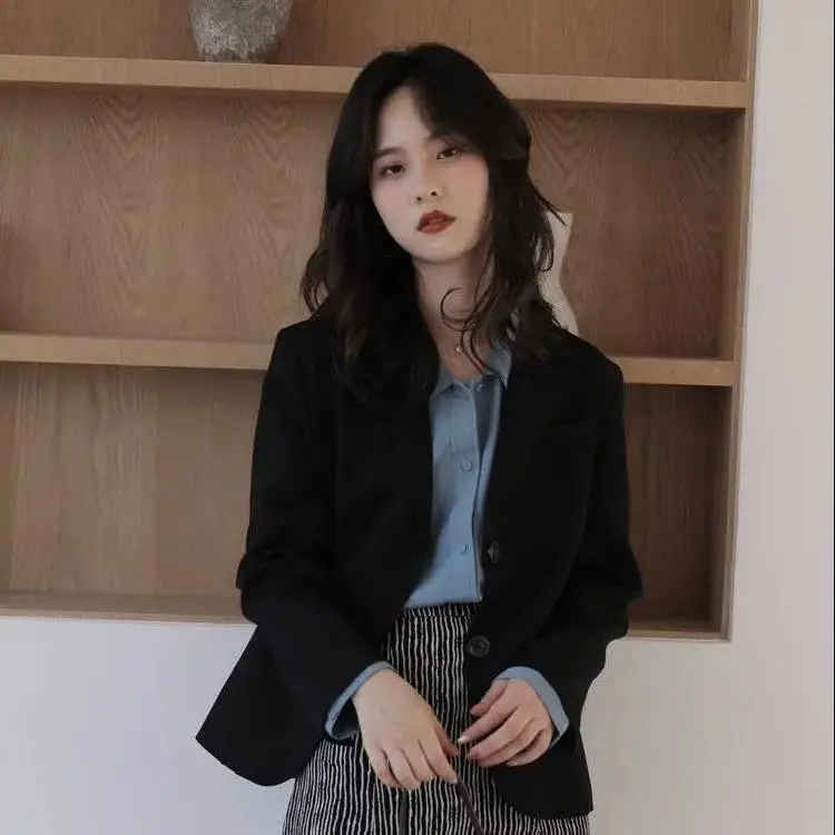 Осень-зима в тонкую полоску с подкладкой на плечах, кружевная джинсовая лоскутная ткань, нерегулярная прямая полоска, контрастная красная талия, блестки, сверкающий розовый цвет
Осень-зима в тонкую полоску с подкладкой на плечах, кружевная джинсовая лоскутная ткань, нерегулярная прямая полоска, контрастная красная талия, блестки, сверкающий розовый цвет