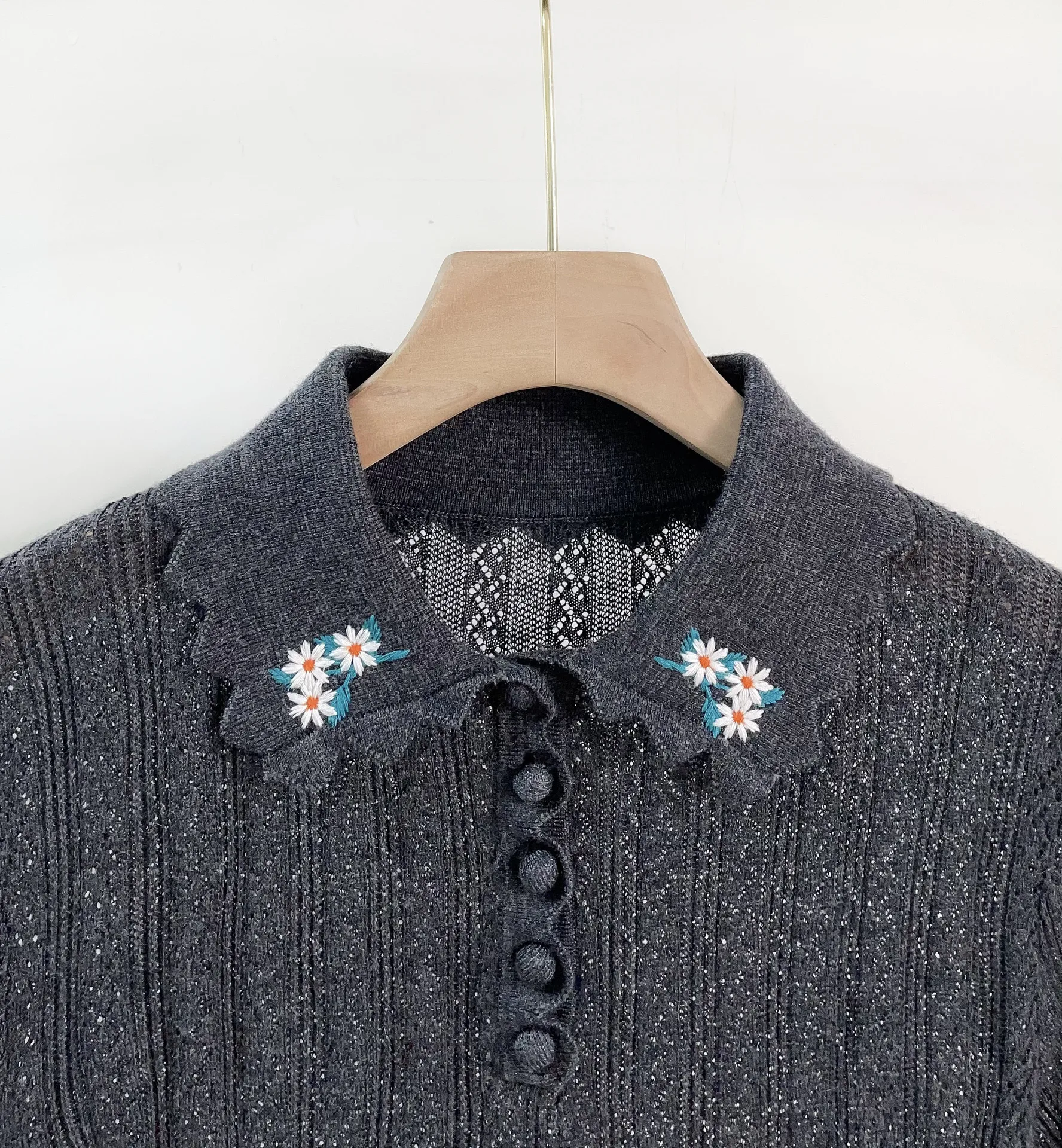 2026 Spring New Women's Short Grey Knitted Tops Embroidered Flowercollar Ladies Short Sleeve Slim Sweater Pullover
2026 Spring New Women's Short Grey Knitted Tops Embroidered Flowercollar Ladies Short Sleeve Slim Sweater Pullover