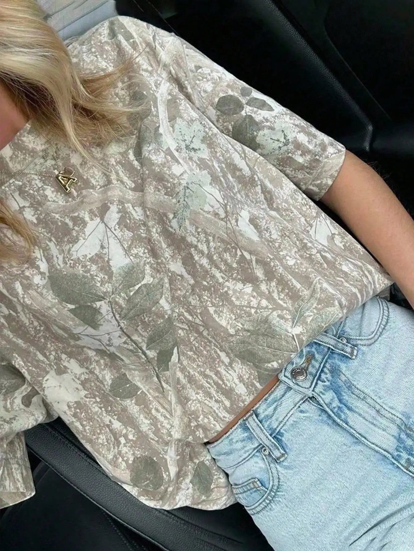 Женская футболка оверсайз с коротким рукавом и принтом в виде листьев, повседневный минималистичный стиль для носки на каждый день
Женская футболка оверсайз с коротким рукавом и принтом в виде листьев, повседневный минималистичный стиль для носки на каждый день