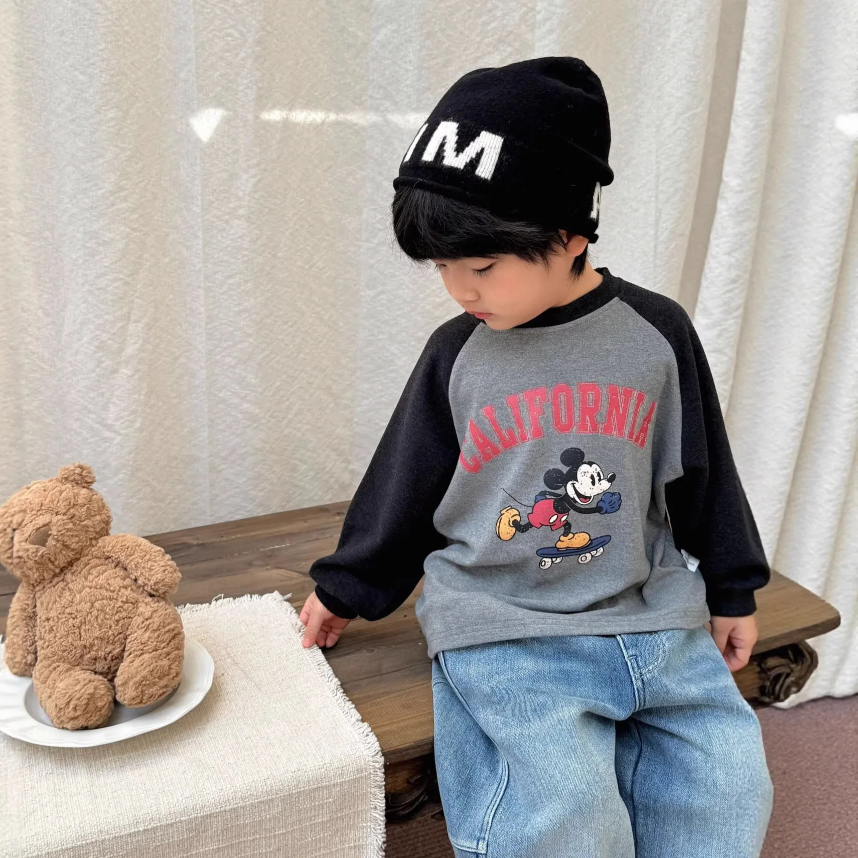 Korean Raglan Fleece Kids Tee, Loose Cartoon Print Round Neck Sweatshirt for Toddlers
Korean Raglan Fleece Kids Tee, Loose Cartoon Print Round Neck Sweatshirt for Toddlers